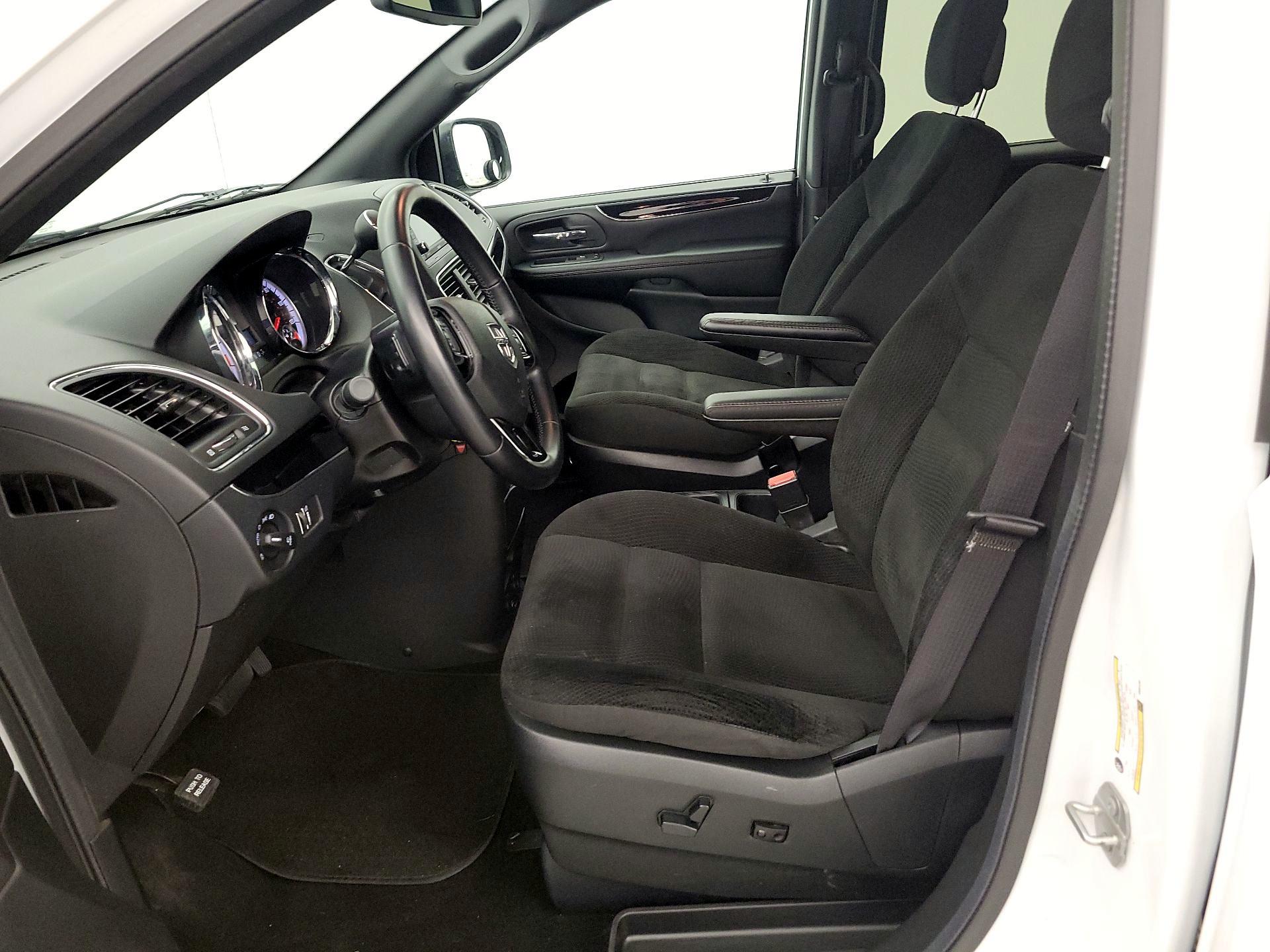 Thumbnail: 2019 Dodge Grand Caravan - 11