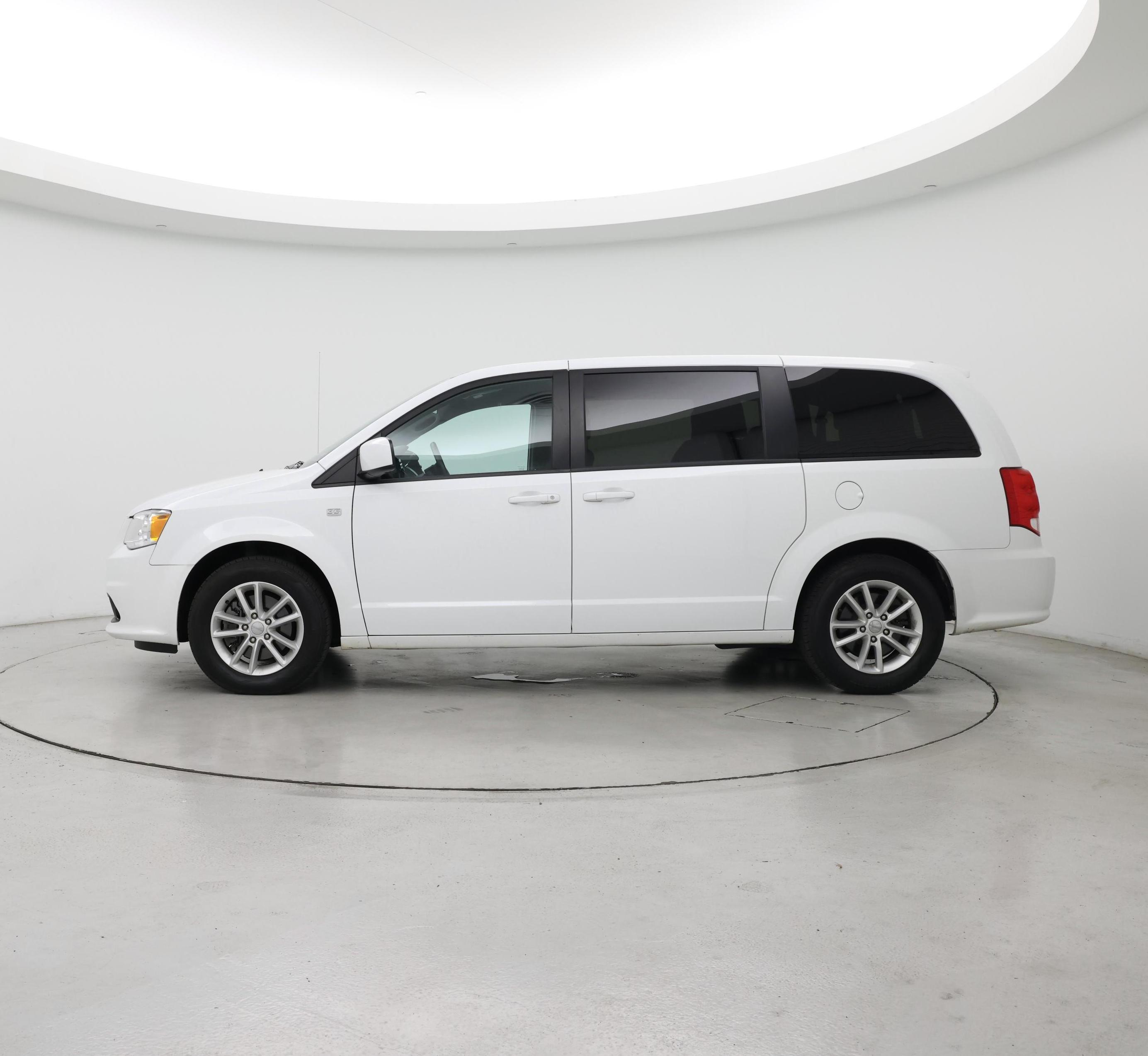Thumbnail: 2019 Dodge Grand Caravan - 3