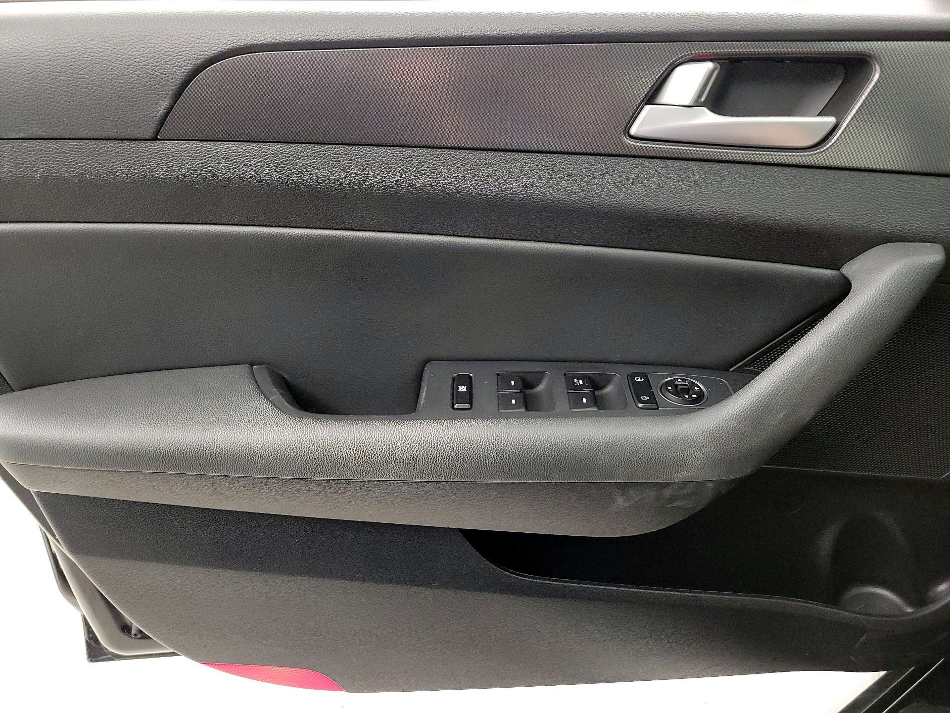 Thumbnail: 2016 Hyundai Sonata - 12