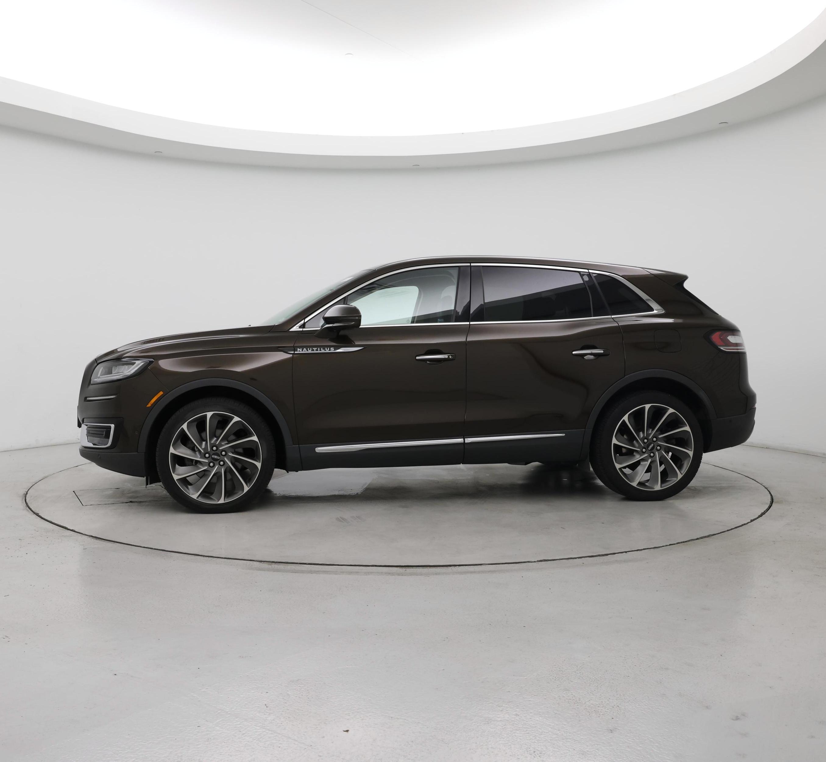 Thumbnail: 2019 Lincoln Nautilus - 3