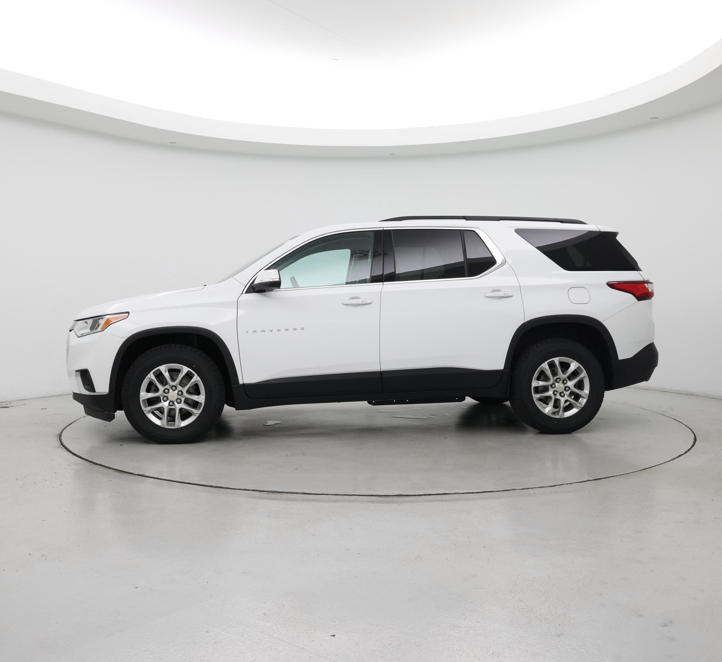 Thumbnail: 2021 Chevrolet Traverse - 3