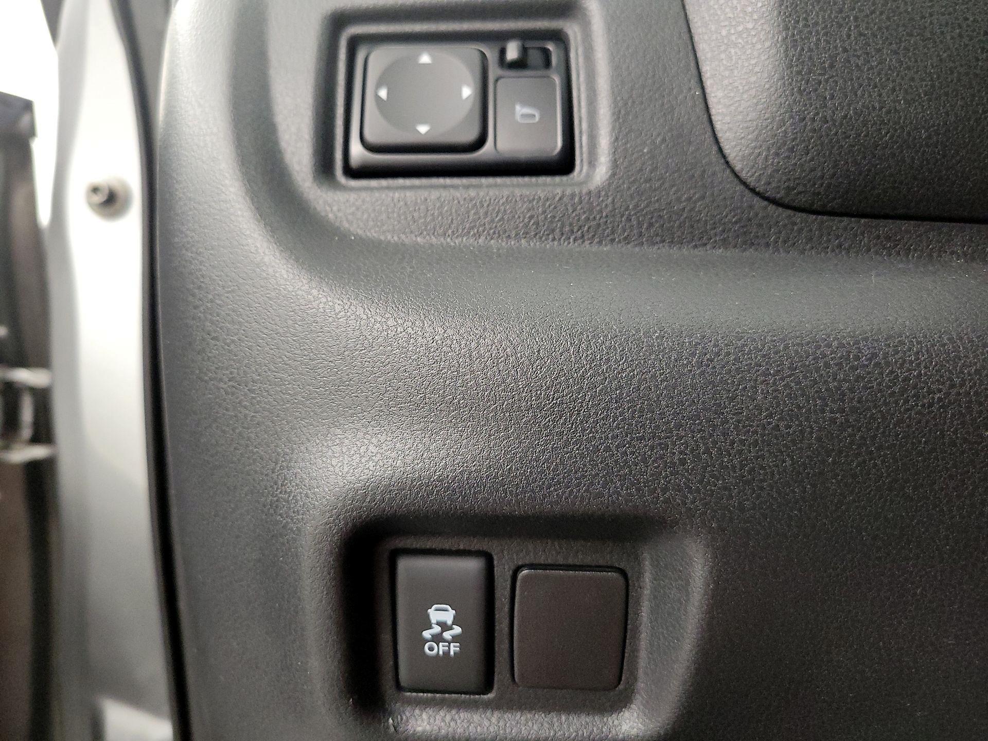 Thumbnail: 2015 Nissan Versa Note - 13