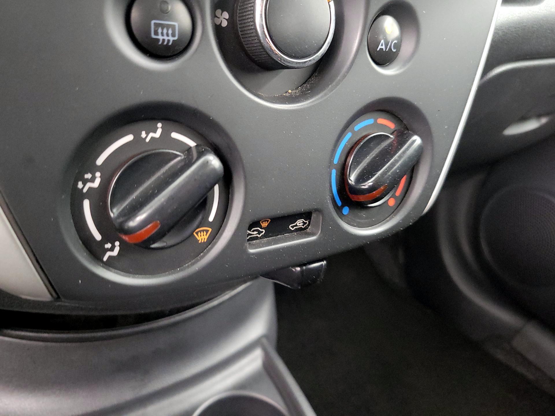 Thumbnail: 2015 Nissan Versa Note - 15