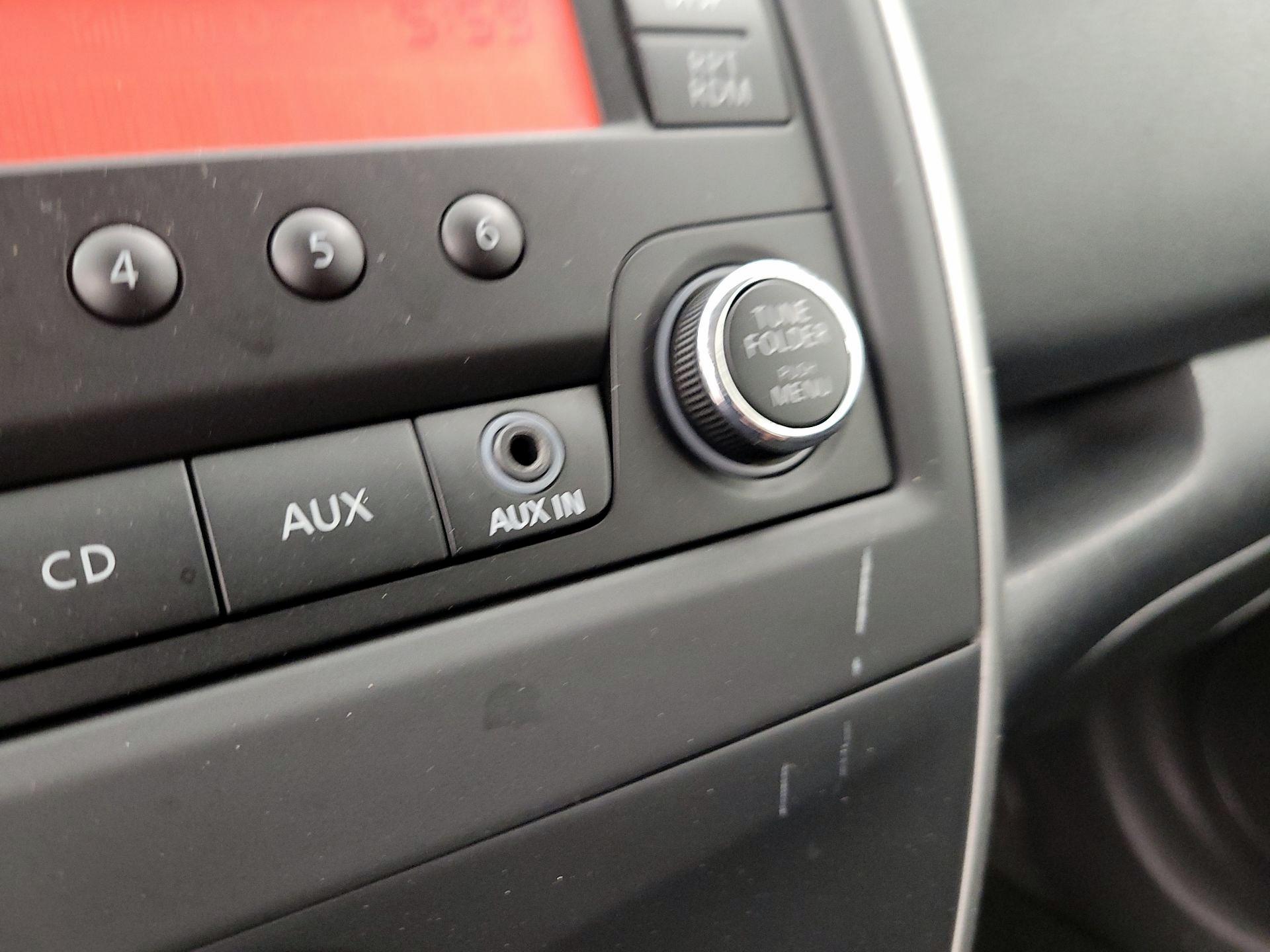Thumbnail: 2015 Nissan Versa Note - 17