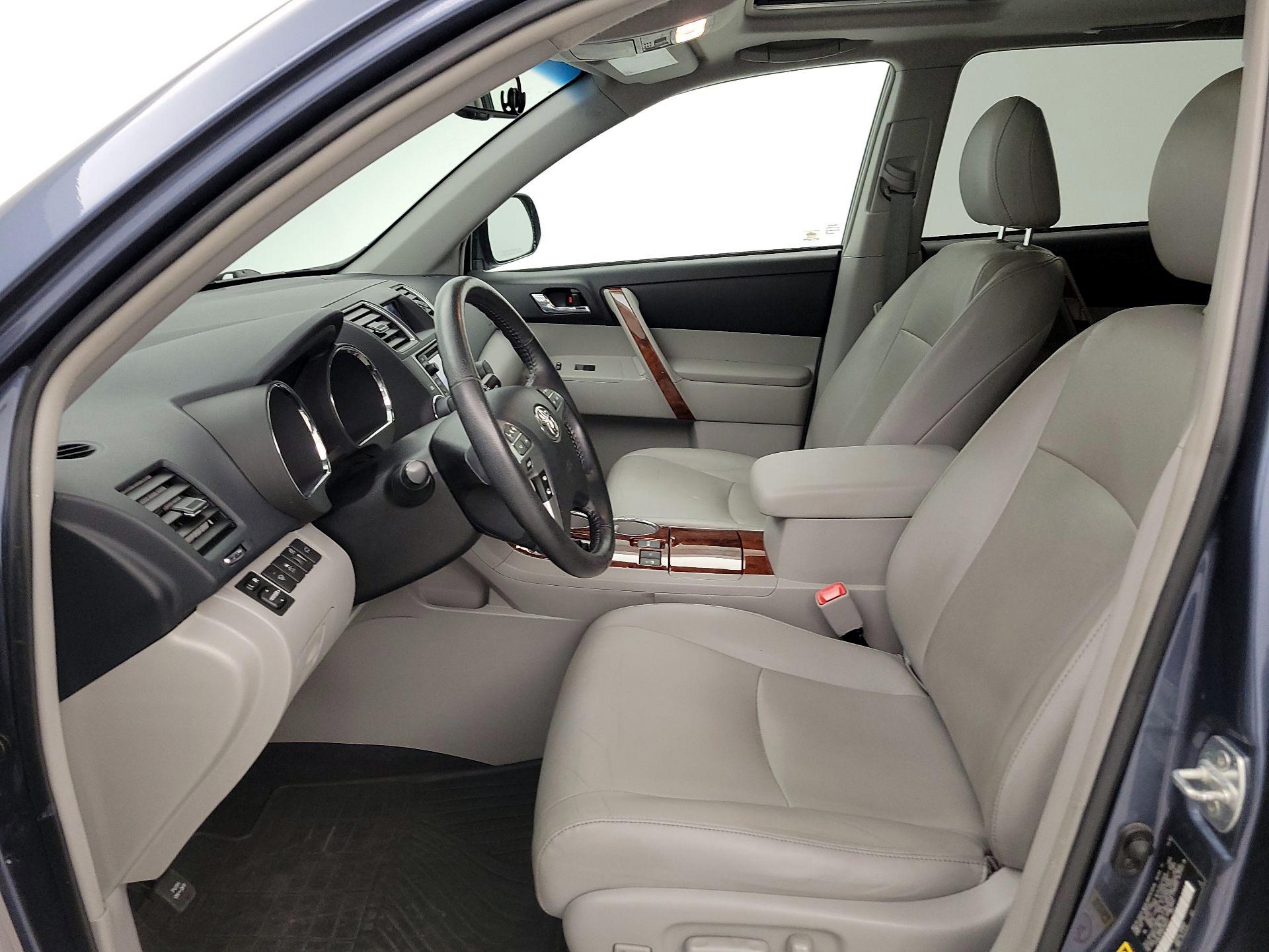 Thumbnail: 2013 Toyota Highlander - 11
