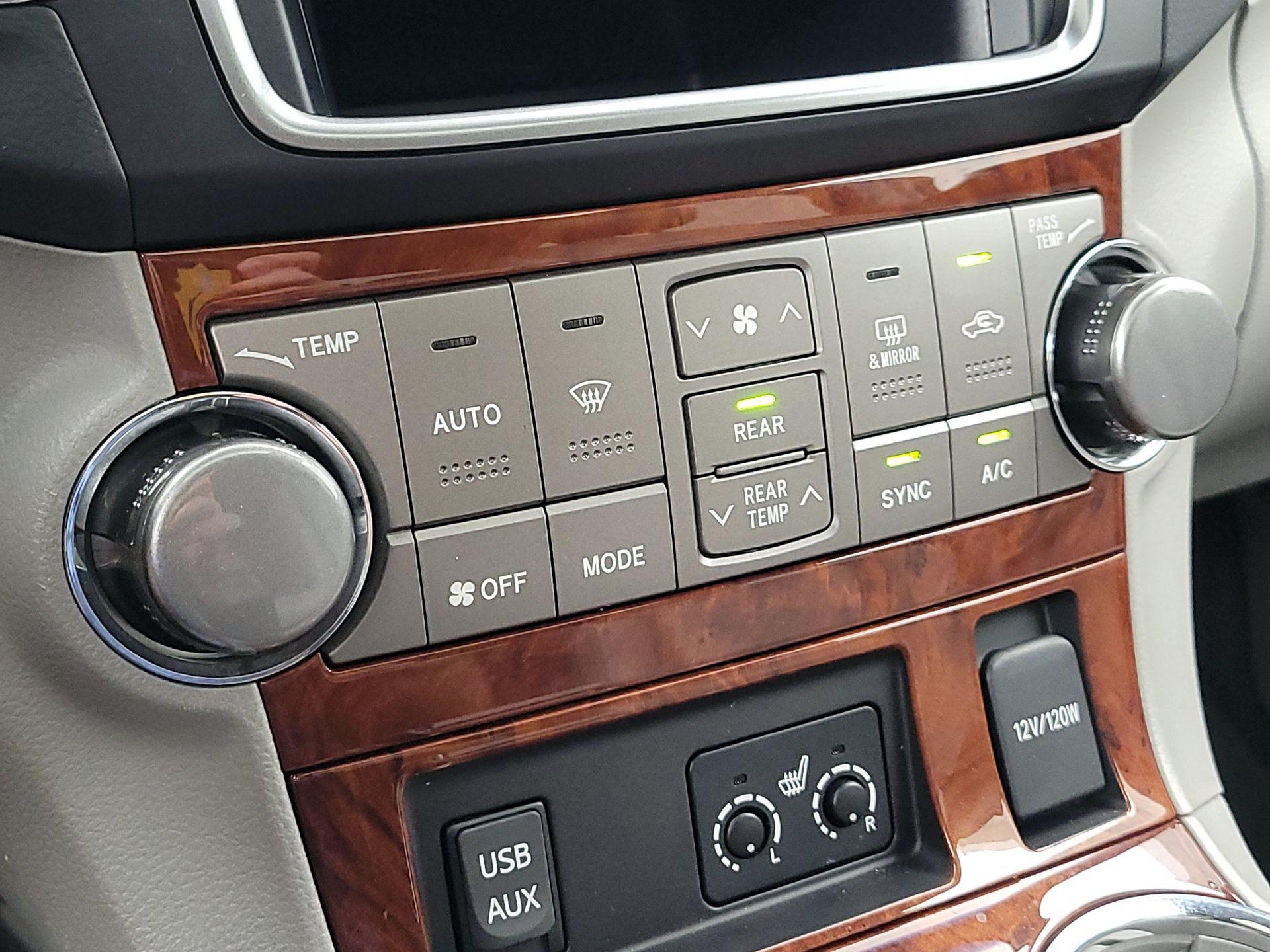 Thumbnail: 2013 Toyota Highlander - 17