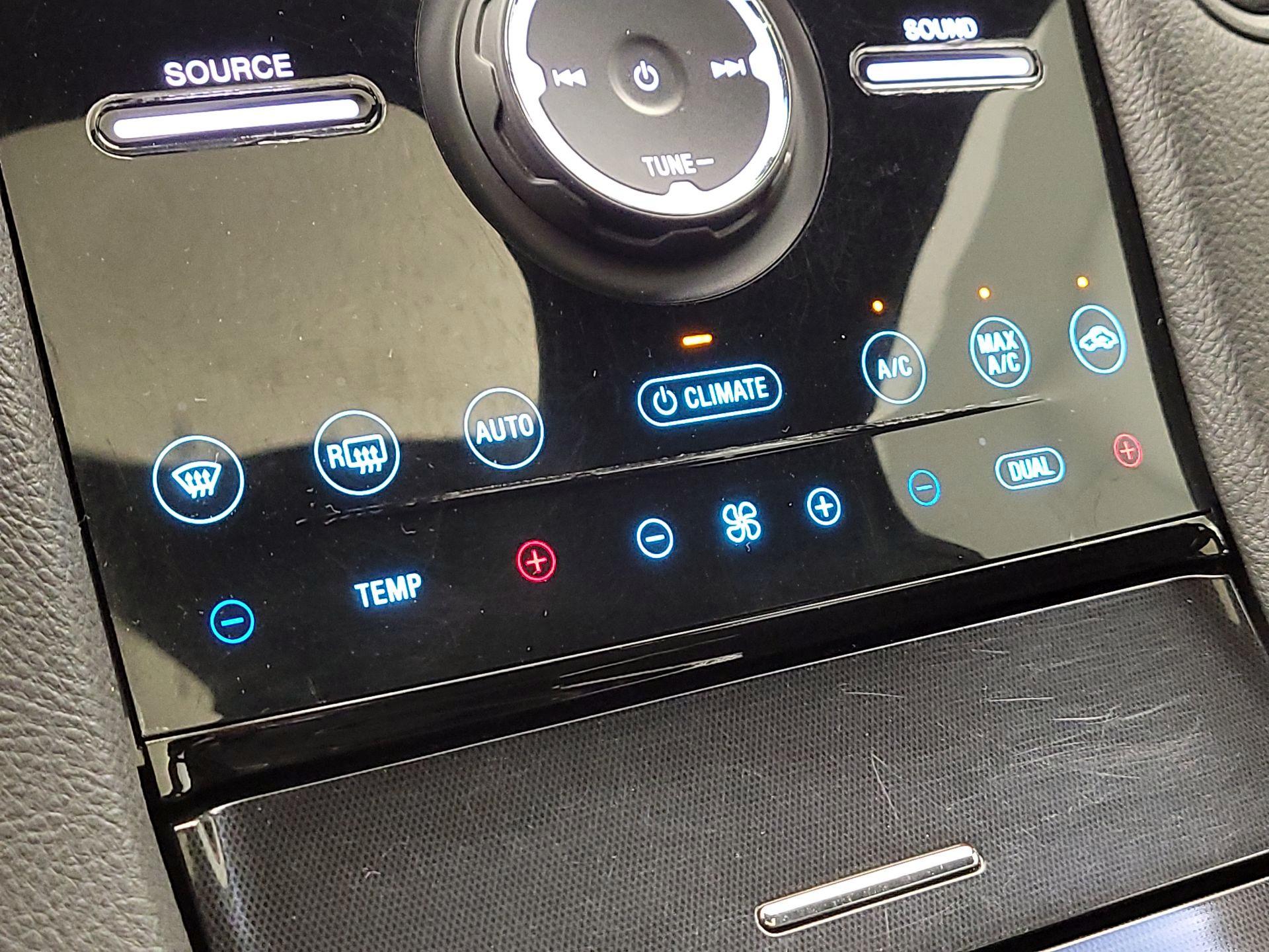 Thumbnail: 2015 Ford Taurus - 17