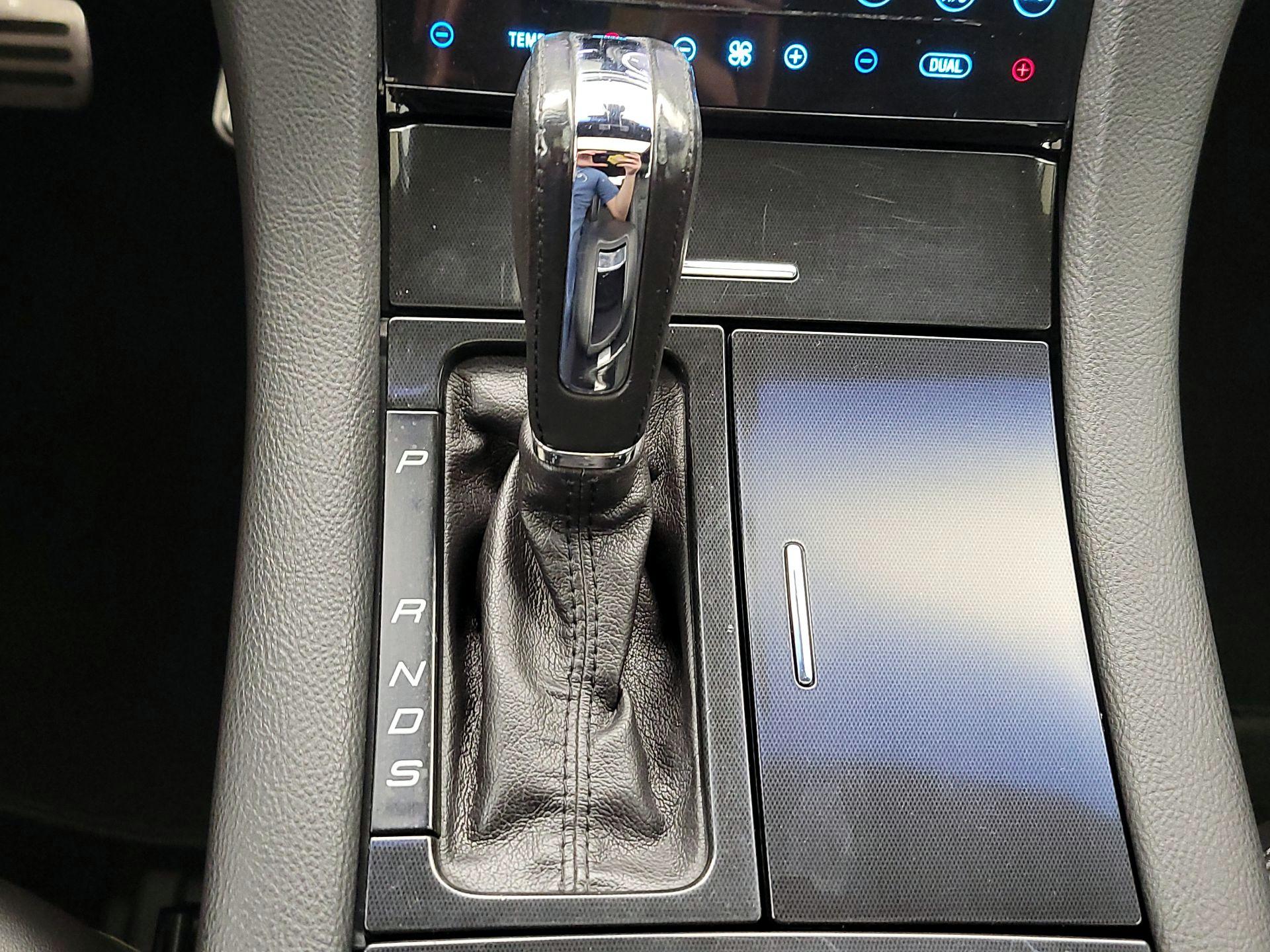 Thumbnail: 2015 Ford Taurus - 18