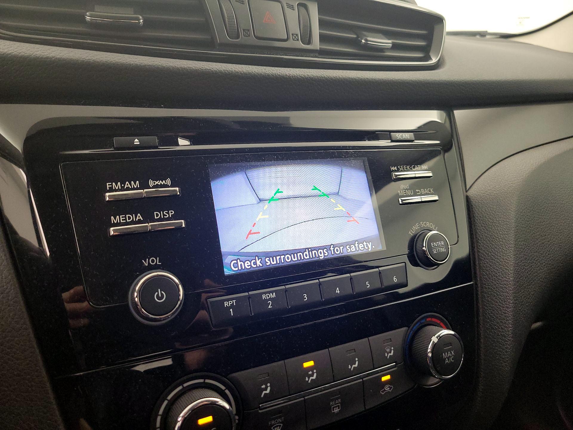 Thumbnail: 2018 Nissan Rogue Sport - 14
