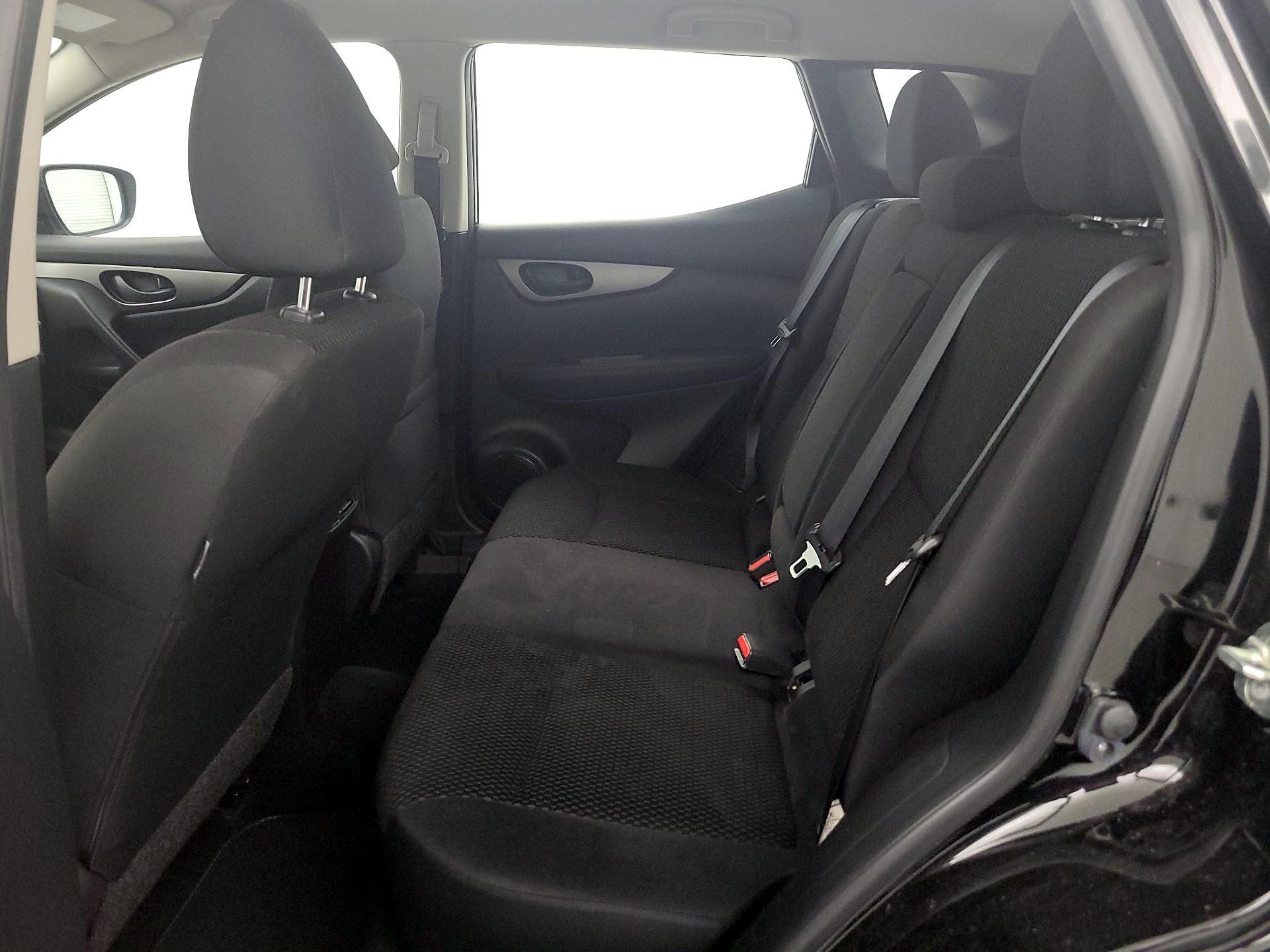 Thumbnail: 2018 Nissan Rogue Sport - 19