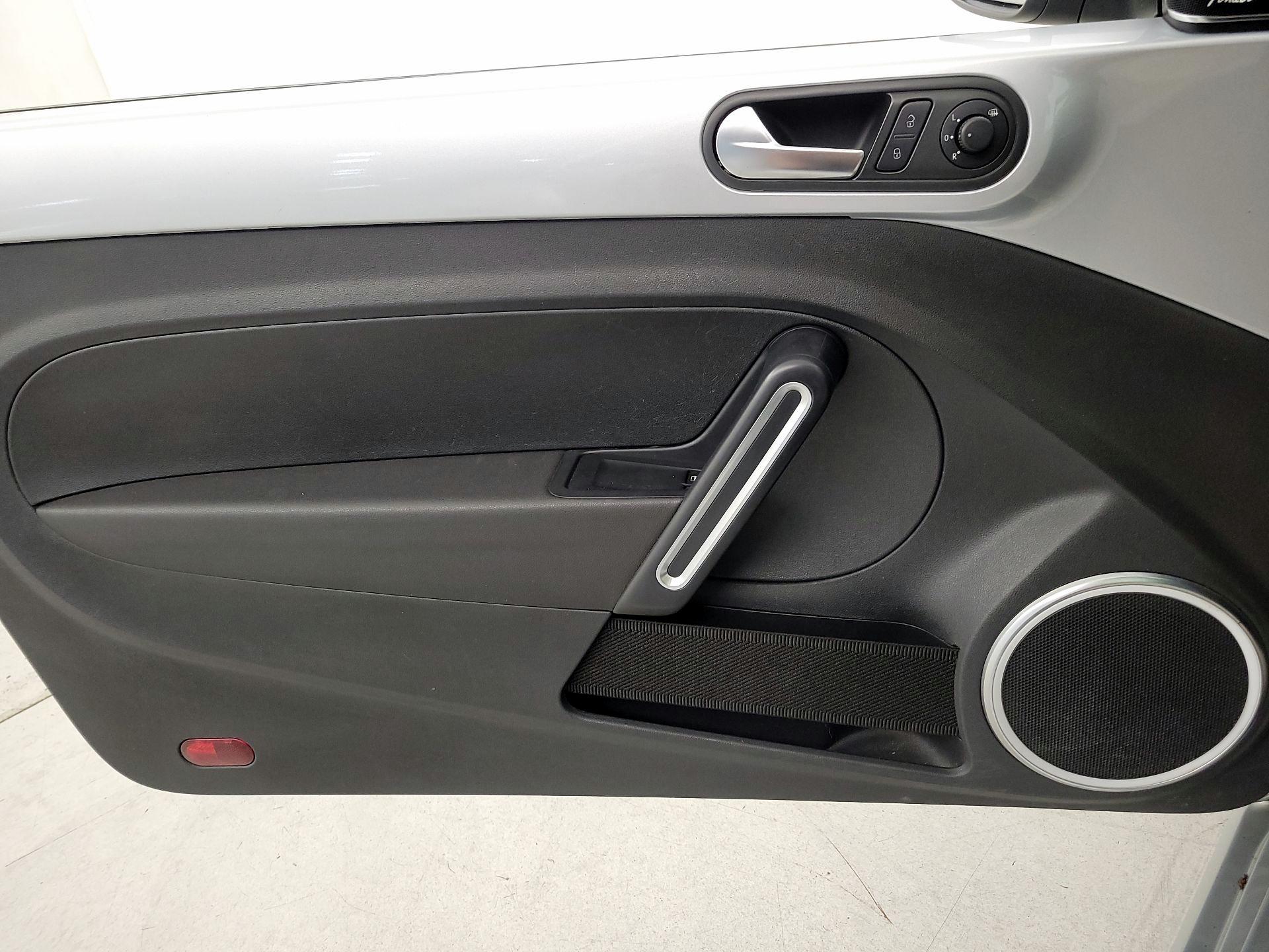 Thumbnail: 2014 Volkswagen Beetle - 12