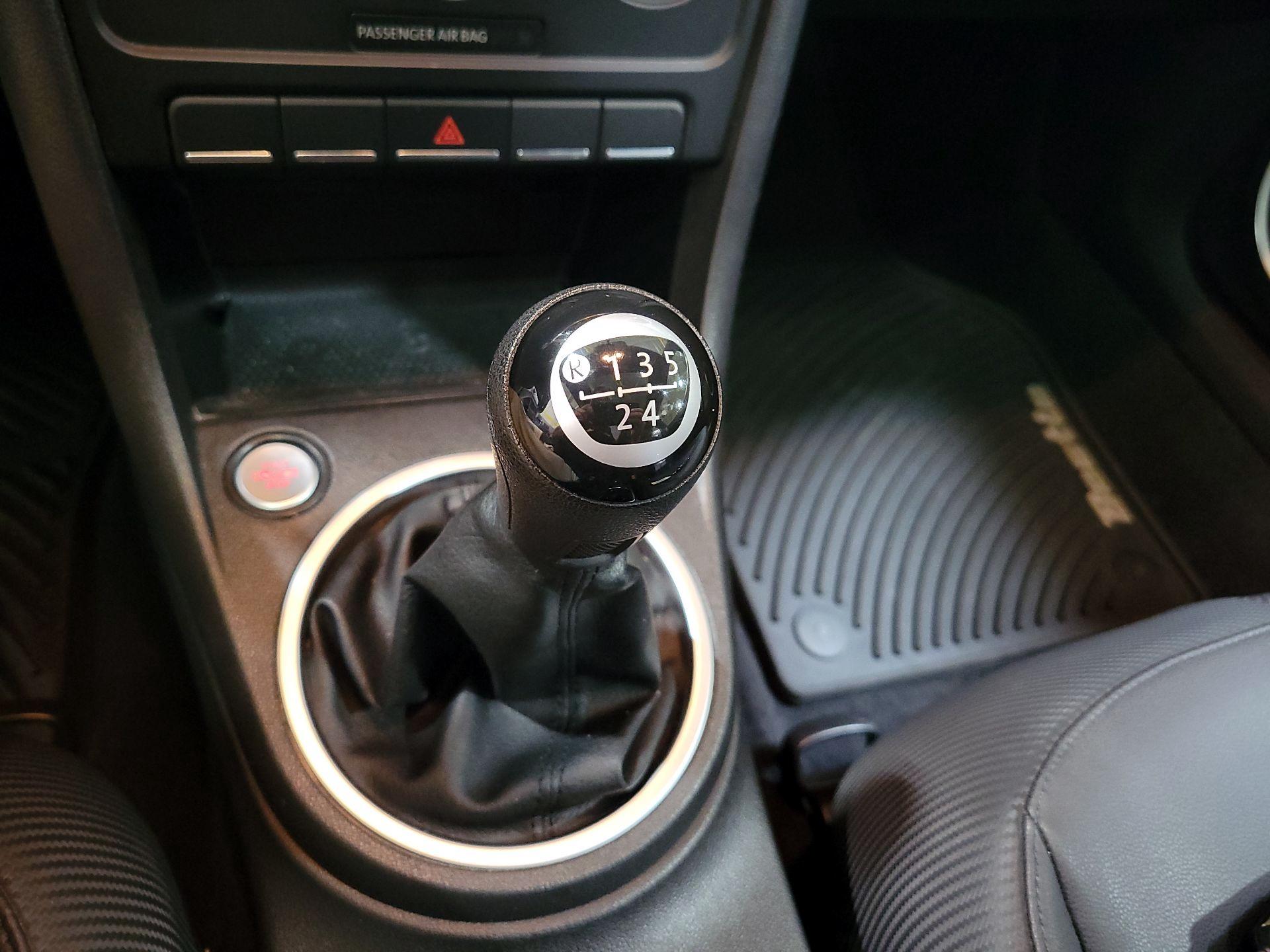 Thumbnail: 2014 Volkswagen Beetle - 17