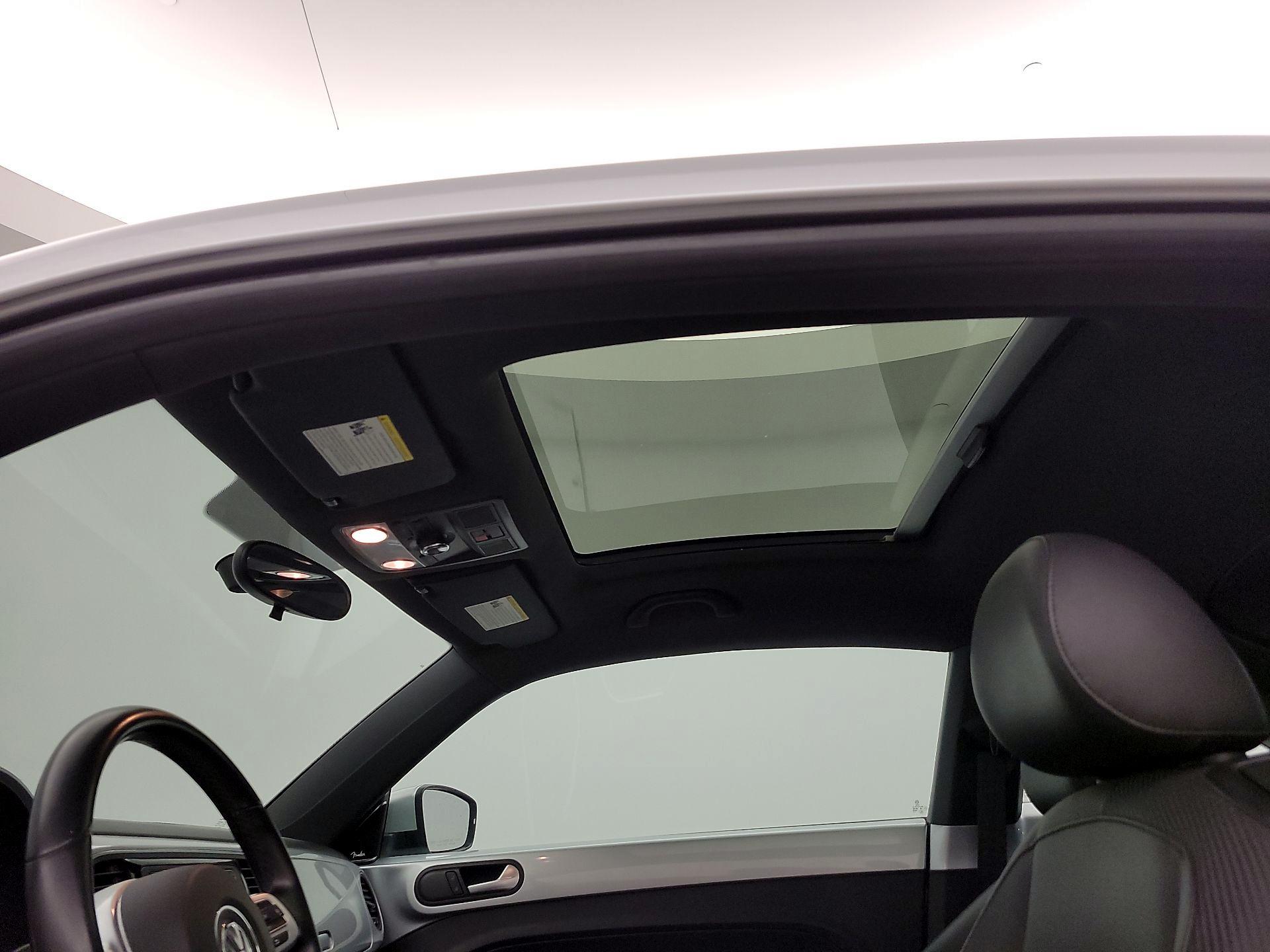 Thumbnail: 2014 Volkswagen Beetle - 19