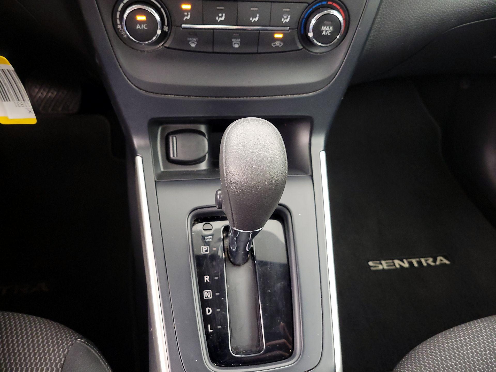 Thumbnail: 2018 Nissan Sentra - 17