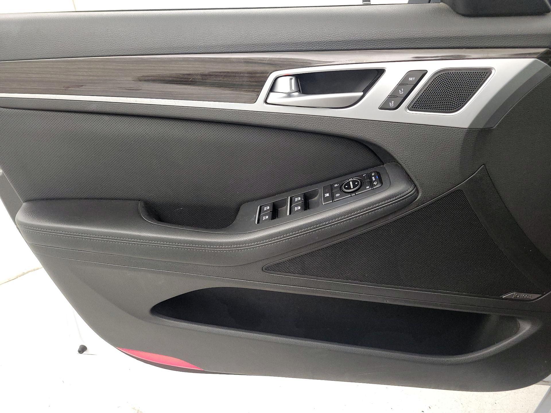 Thumbnail: 2015 Hyundai Genesis - 12