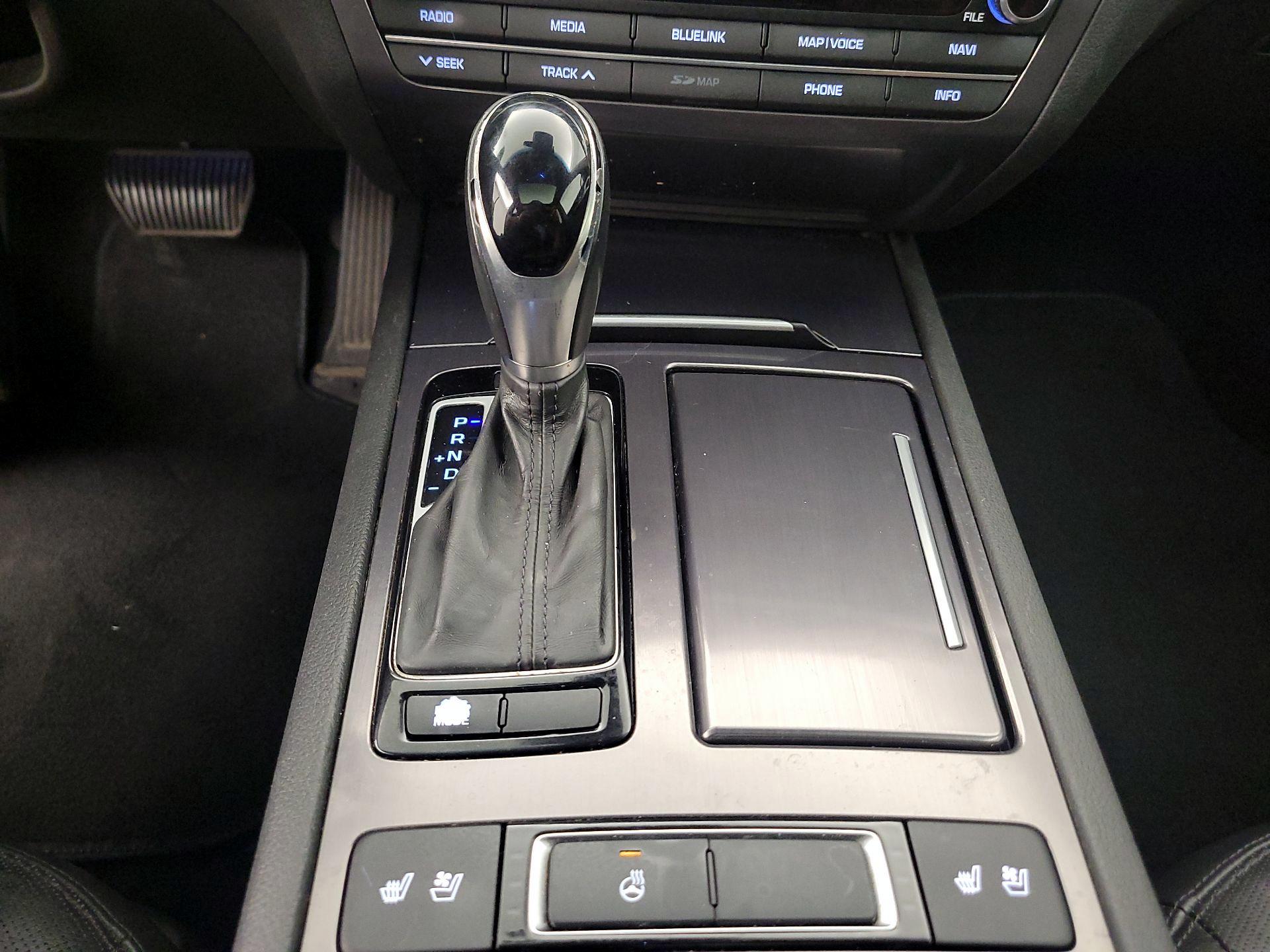 Thumbnail: 2015 Hyundai Genesis - 17