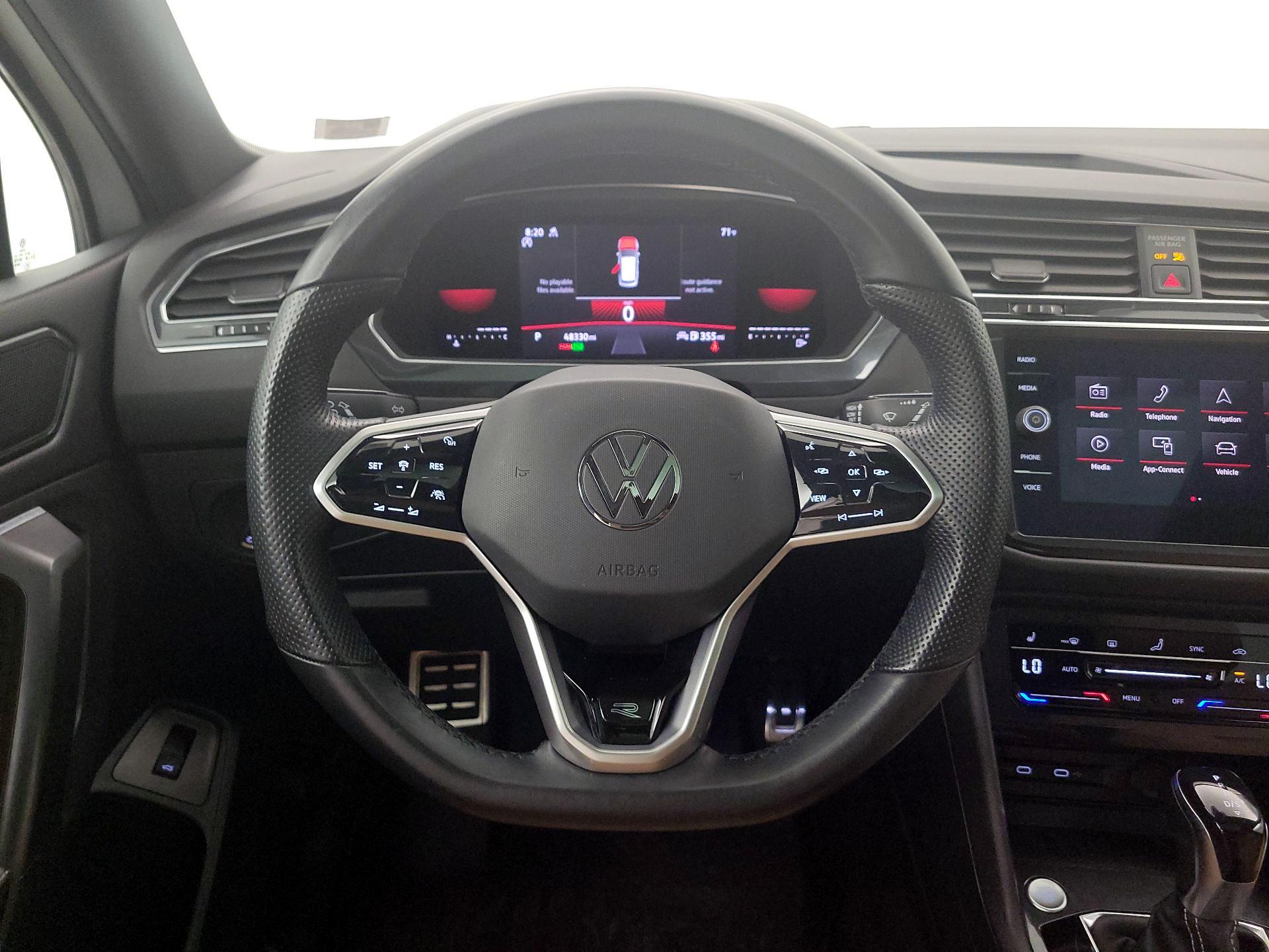 Thumbnail: 2022 Volkswagen Tiguan - 10