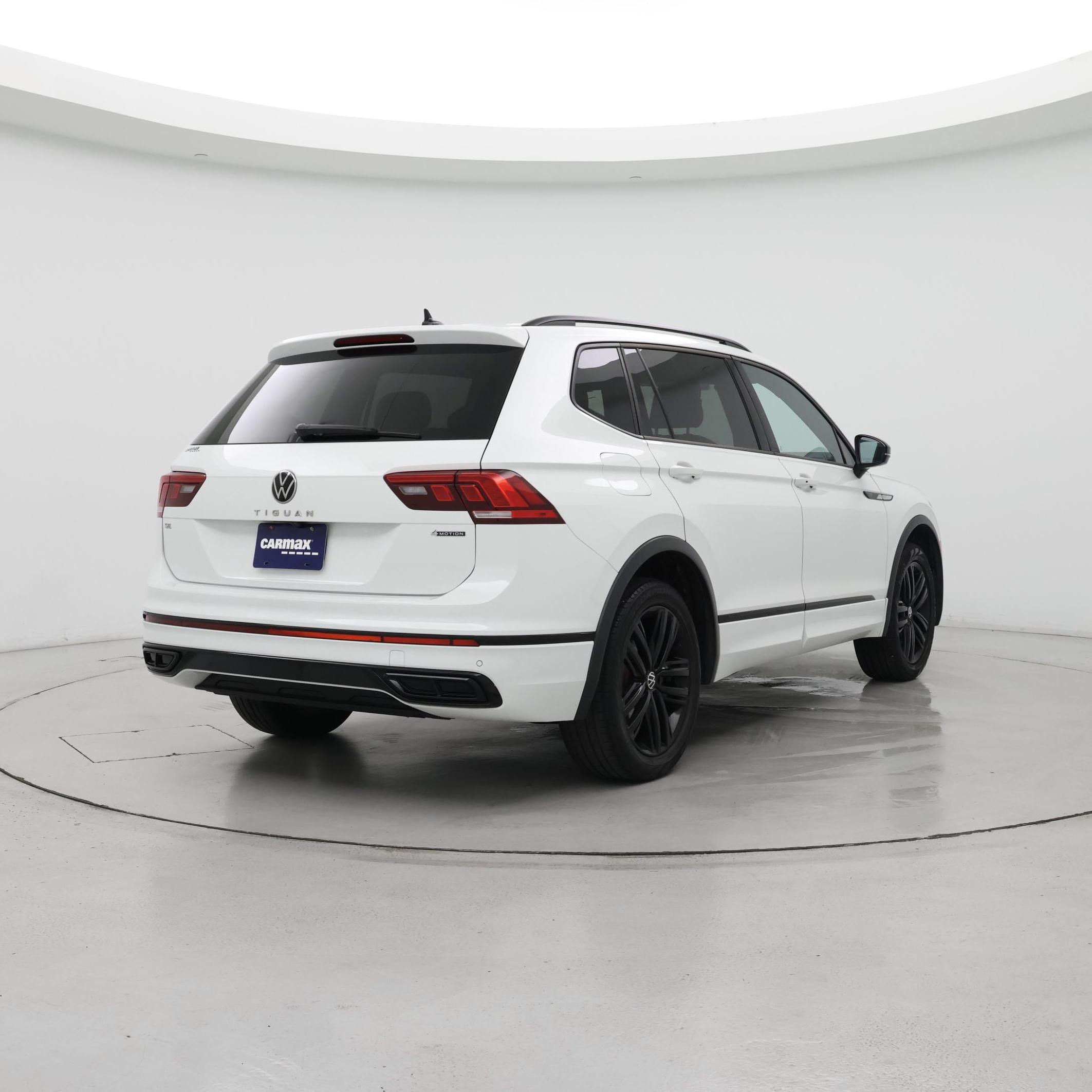 Thumbnail: 2022 Volkswagen Tiguan - 8
