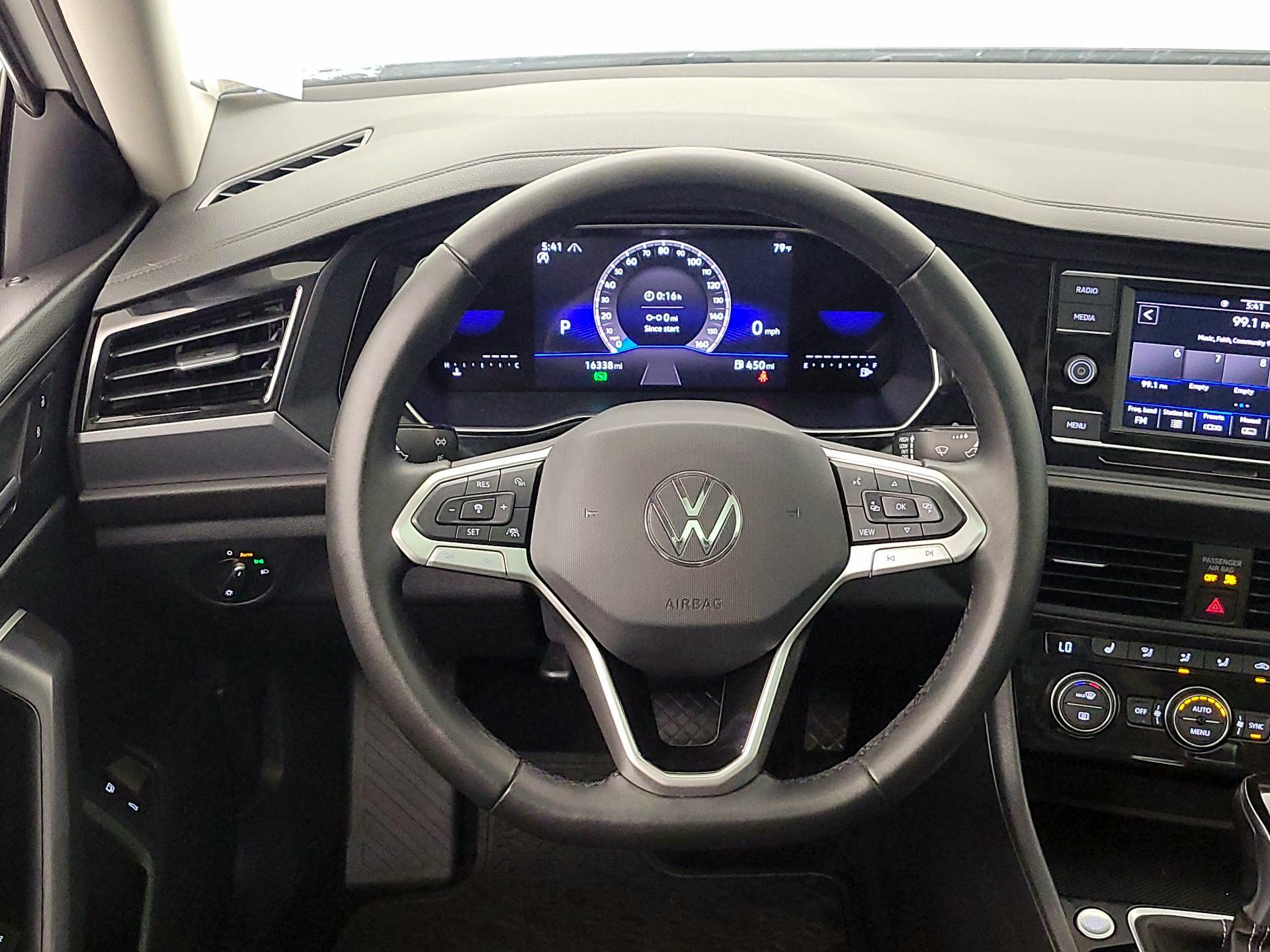 Thumbnail: 2024 Volkswagen Jetta - 10