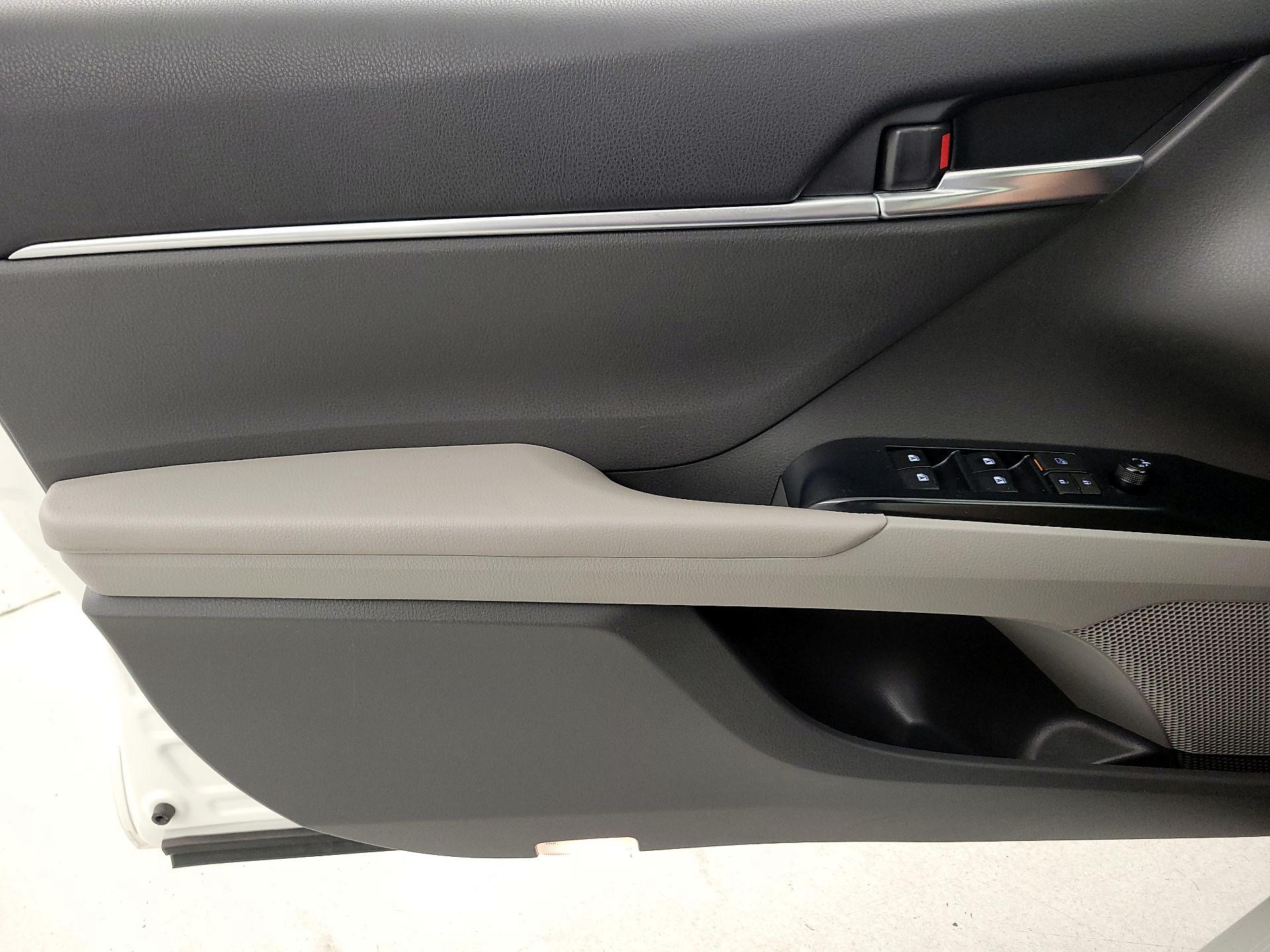Thumbnail: 2018 Toyota Camry - 12