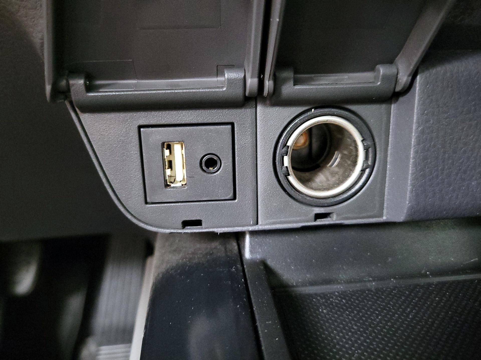 Thumbnail: 2018 Toyota Camry - 18