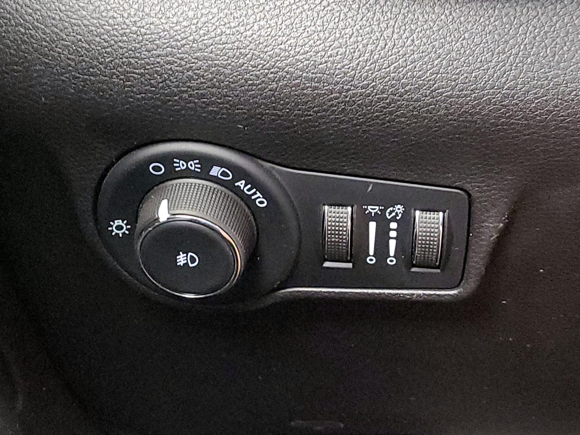 Thumbnail: 2022 Jeep Compass - 13