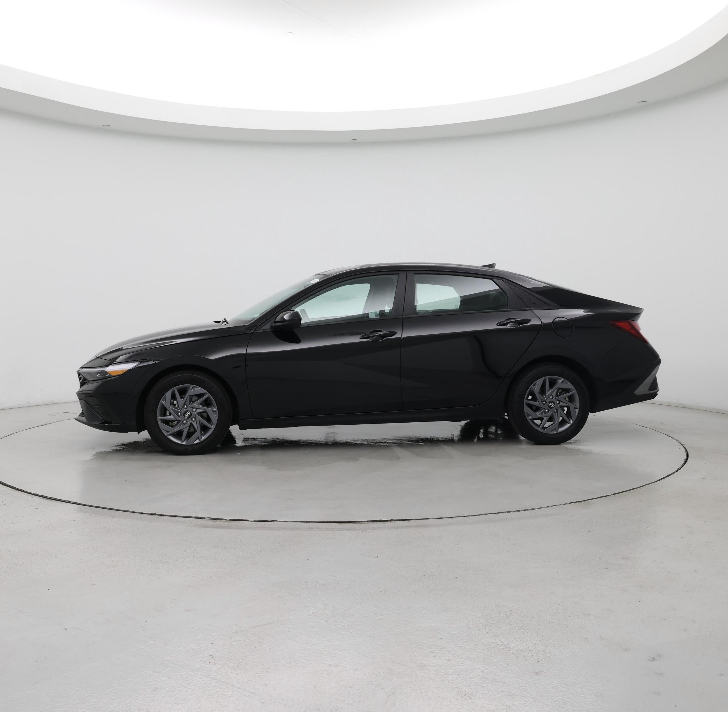 Thumbnail: 2024 Hyundai Elantra - 3