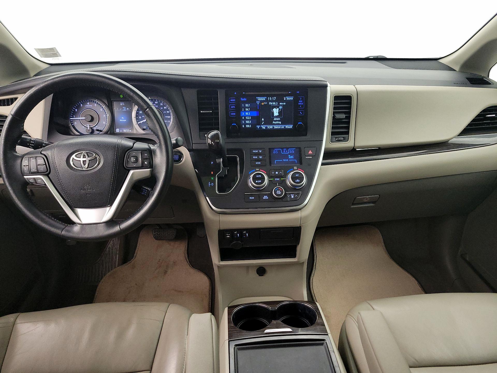 Thumbnail: 2015 Toyota Sienna - 9