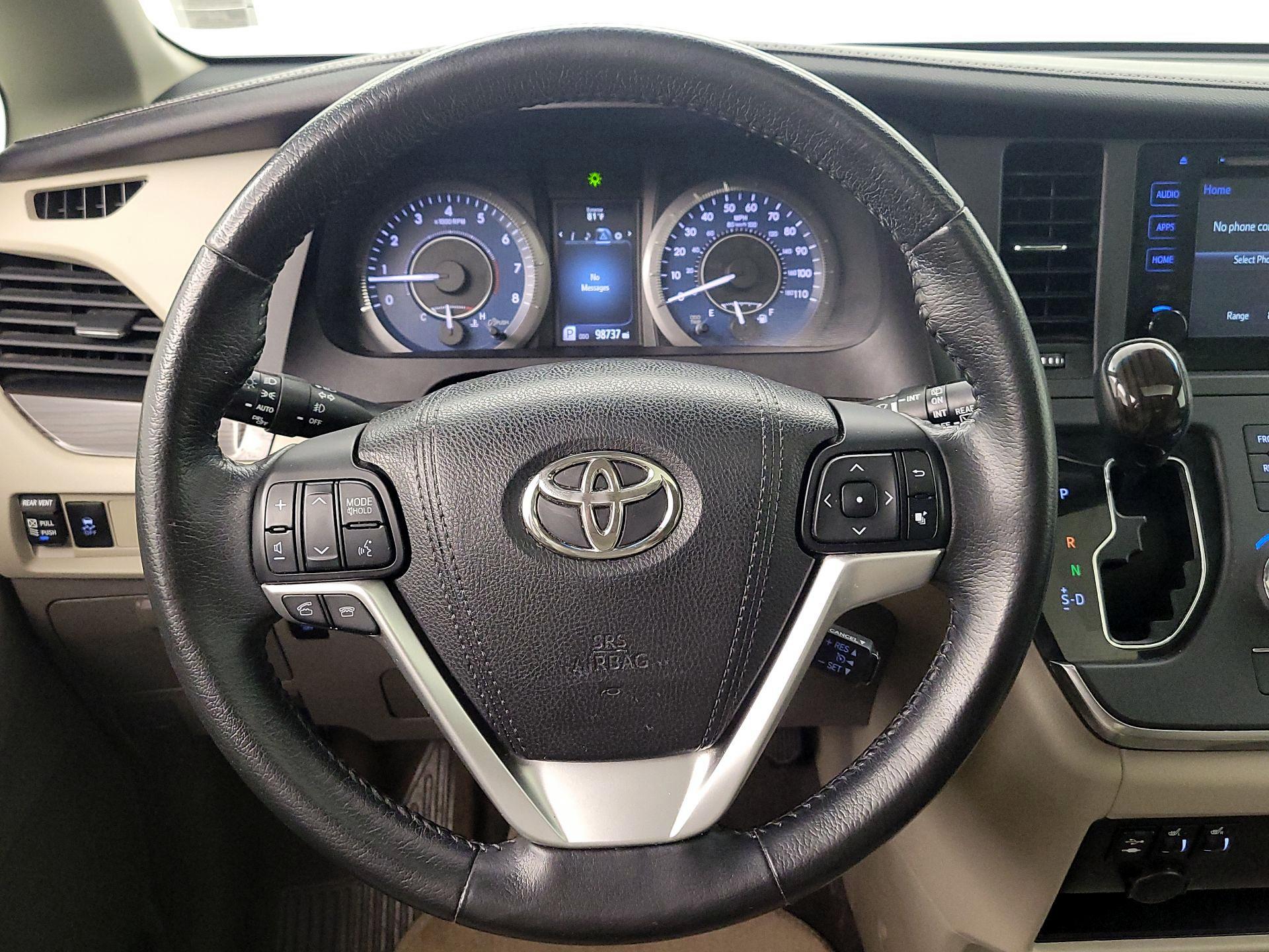Thumbnail: 2015 Toyota Sienna - 10