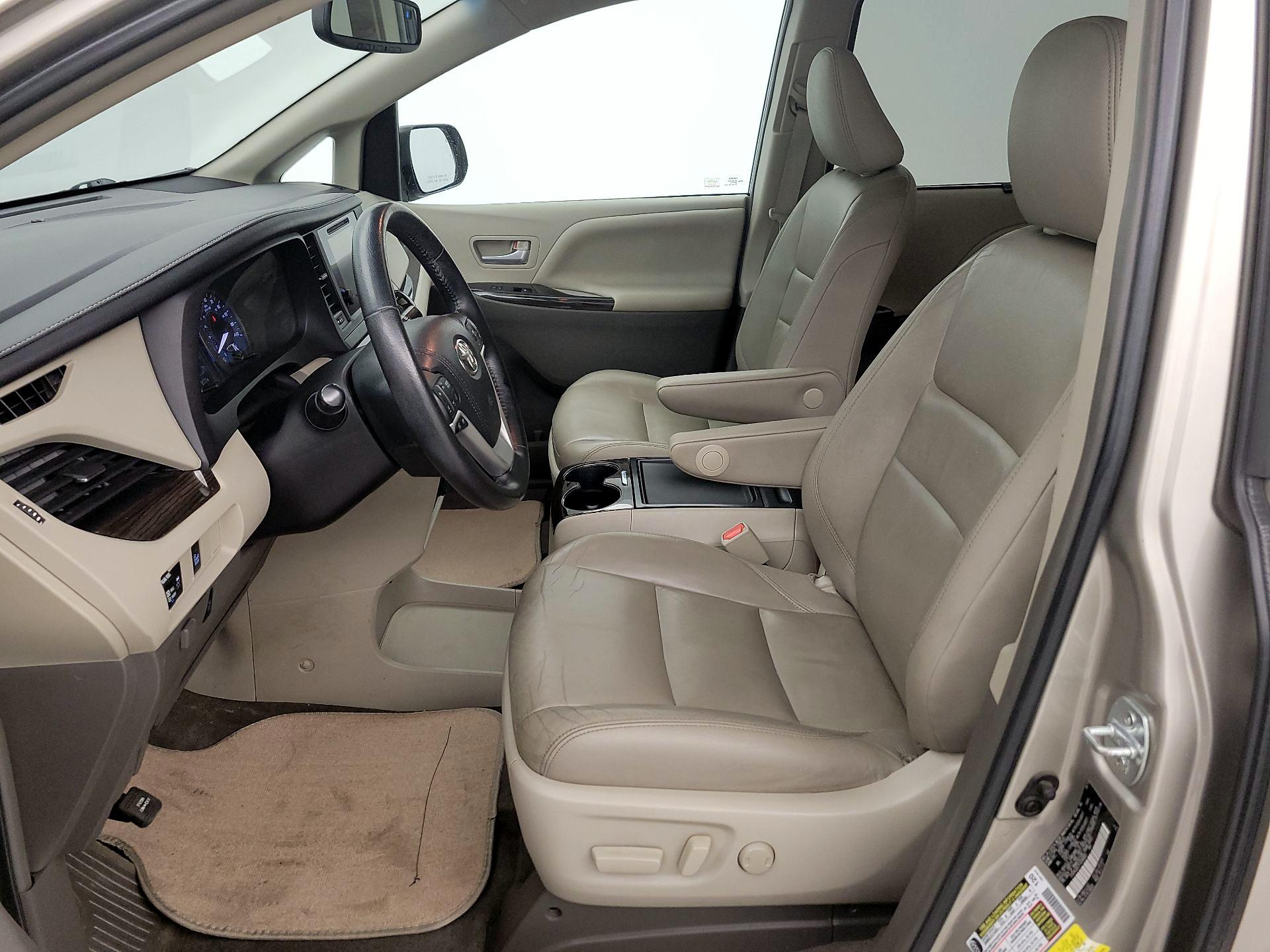 Thumbnail: 2015 Toyota Sienna - 11