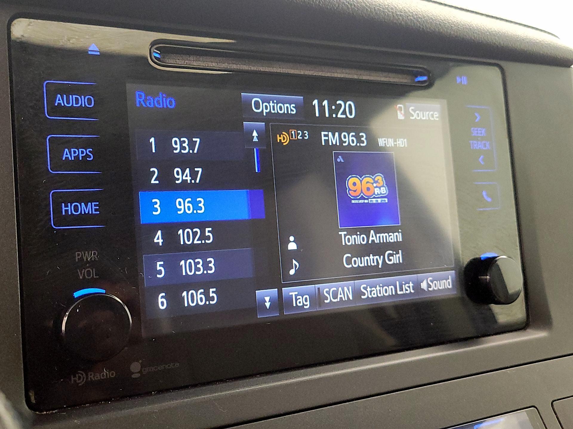 Thumbnail: 2015 Toyota Sienna - 15