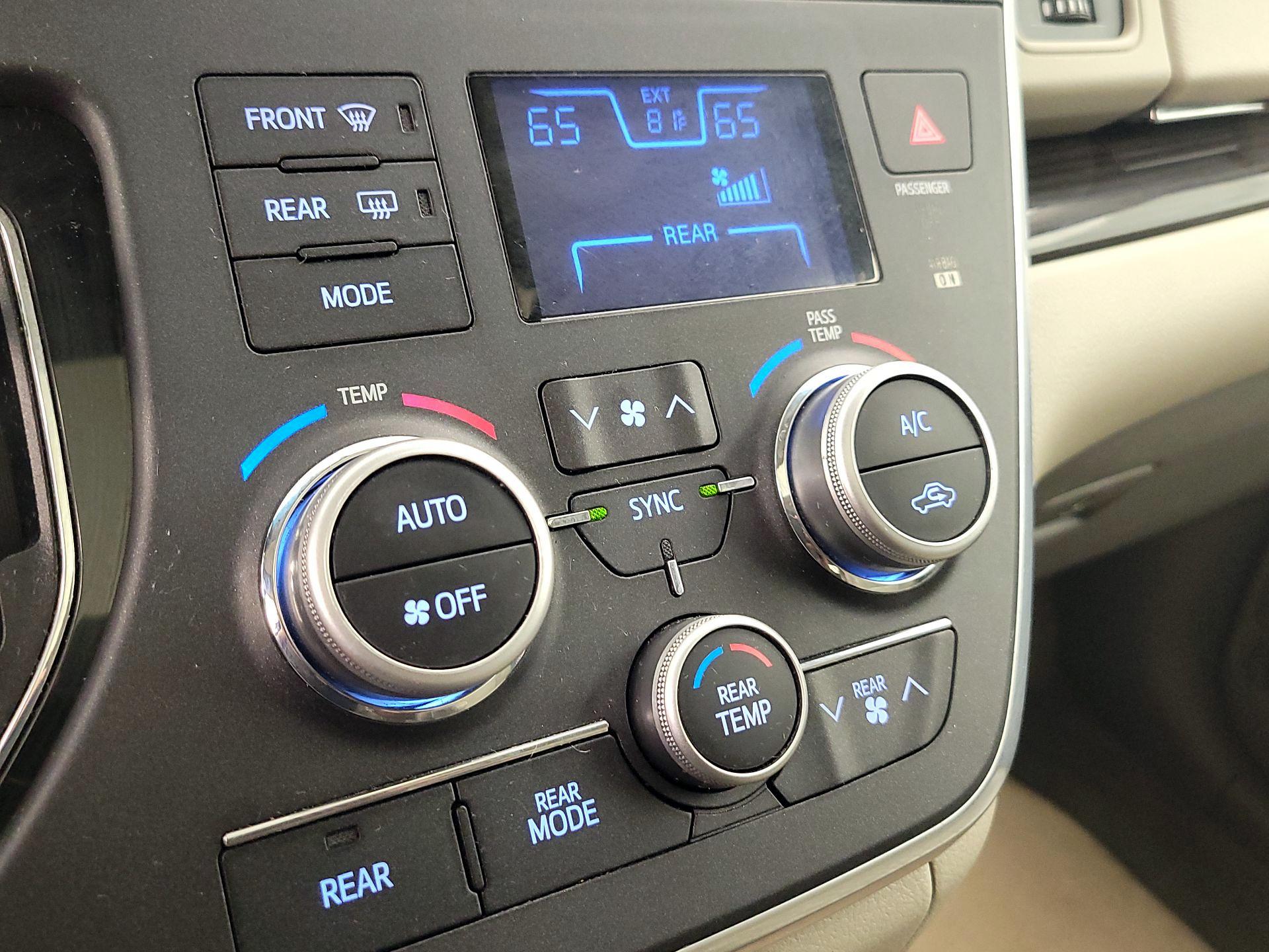 Thumbnail: 2015 Toyota Sienna - 16