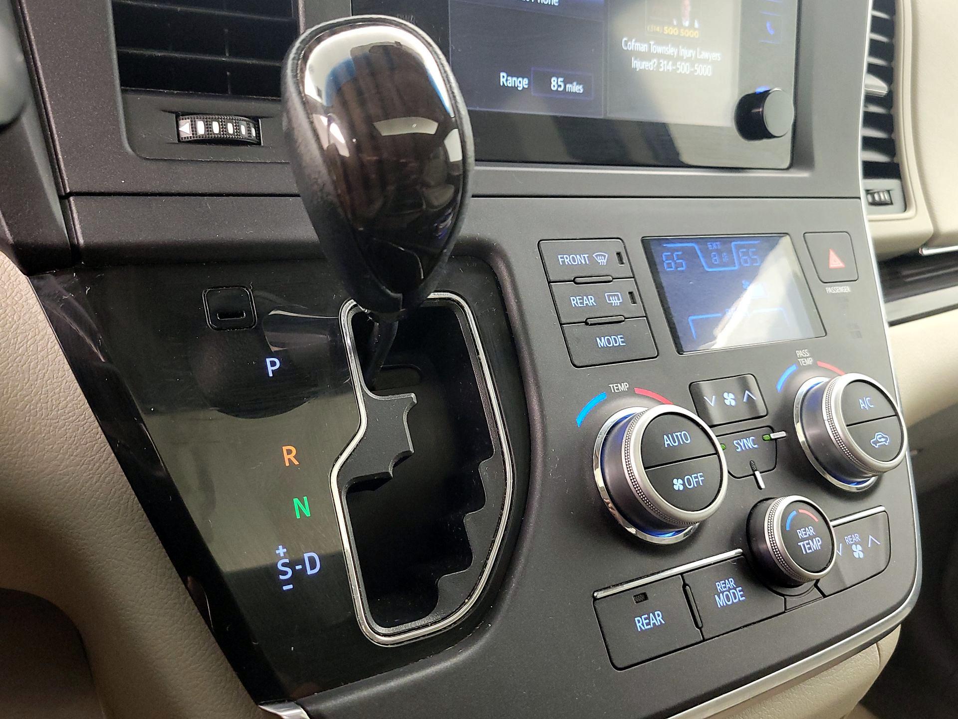 Thumbnail: 2015 Toyota Sienna - 17