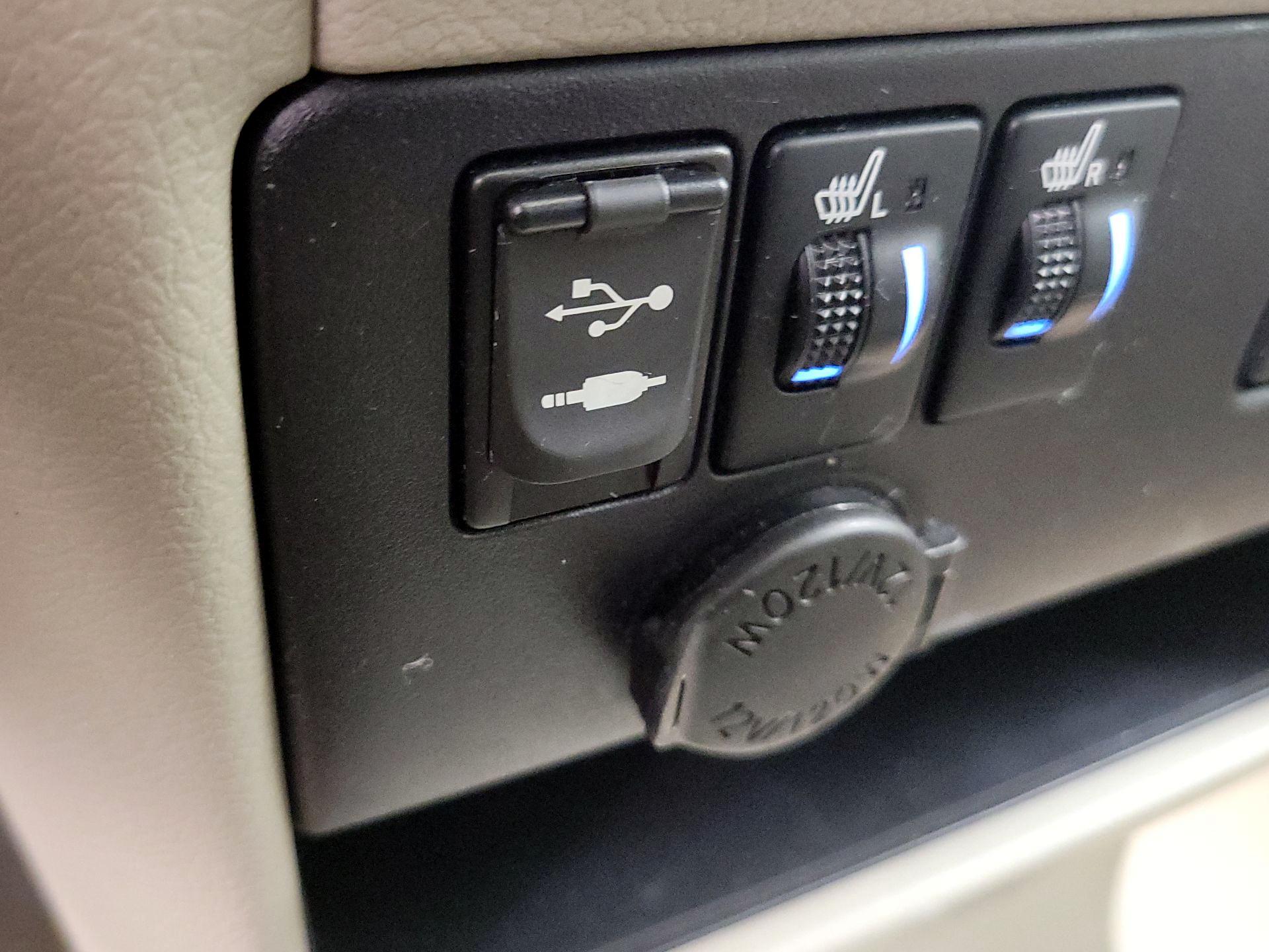 Thumbnail: 2015 Toyota Sienna - 18