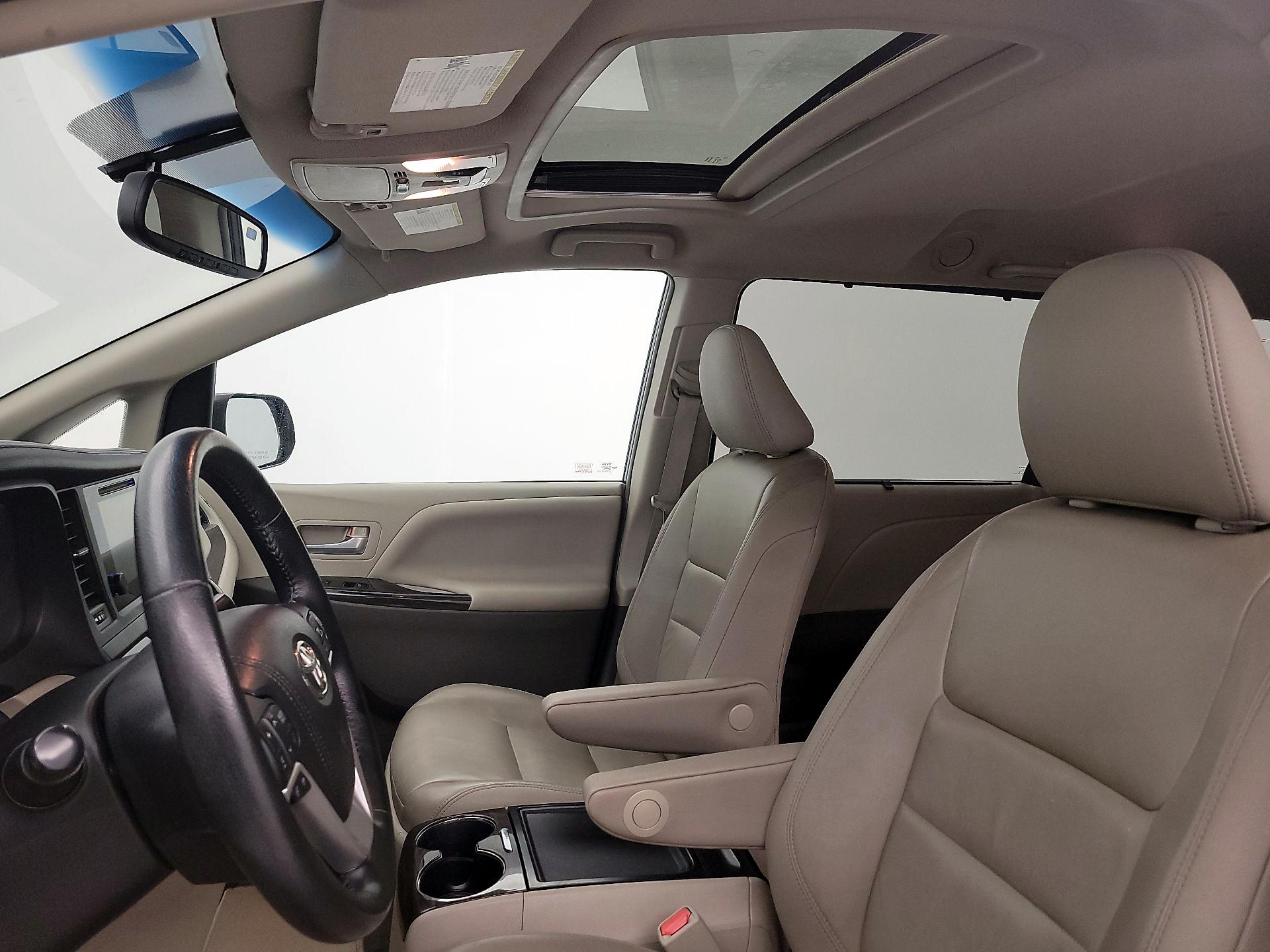 Thumbnail: 2015 Toyota Sienna - 19