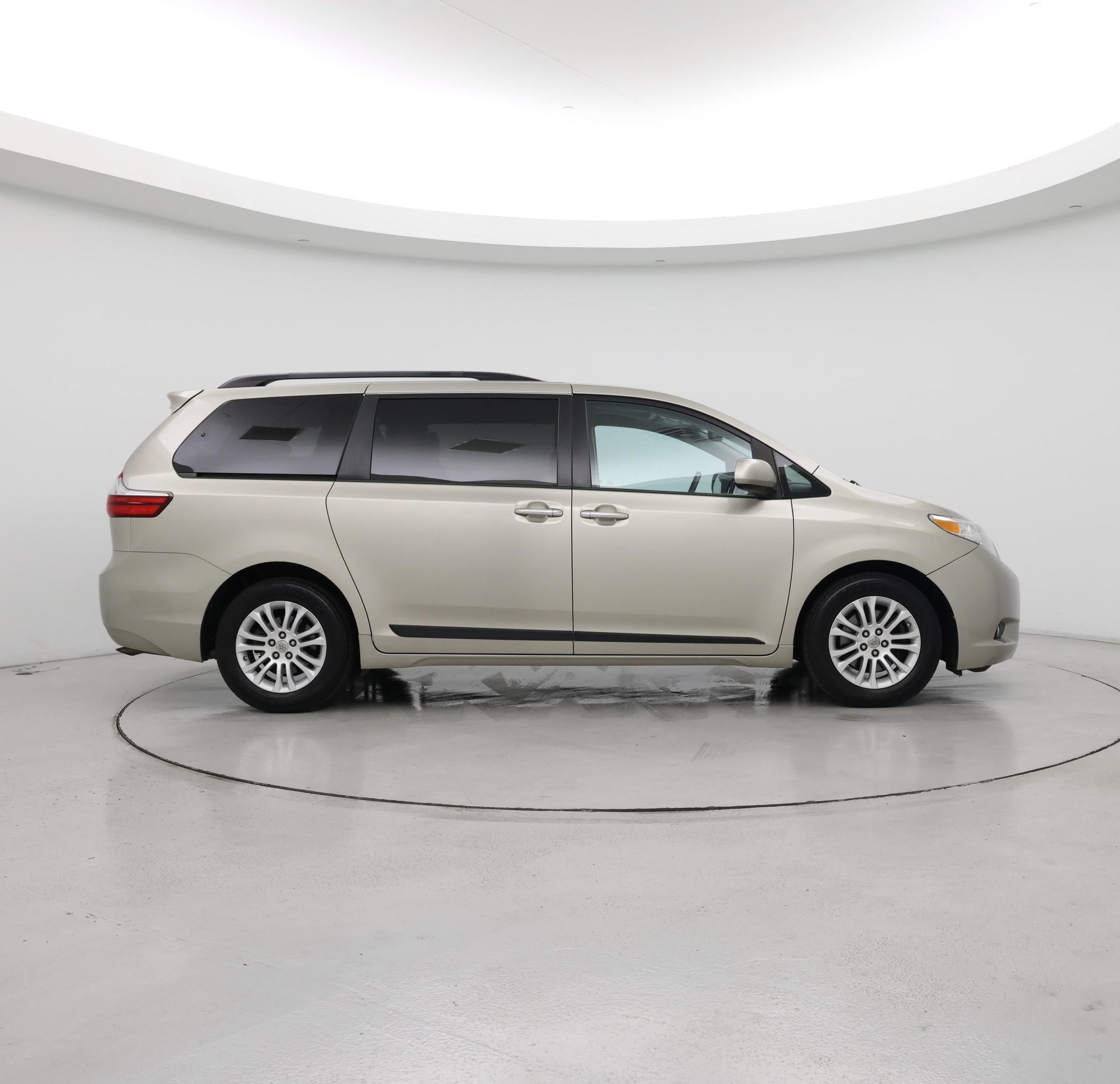 Thumbnail: 2015 Toyota Sienna - 7