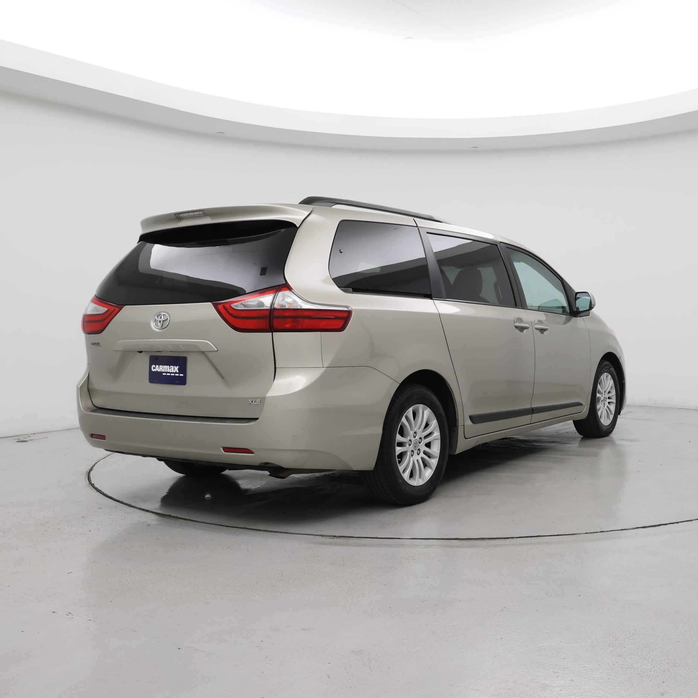 Thumbnail: 2015 Toyota Sienna - 8