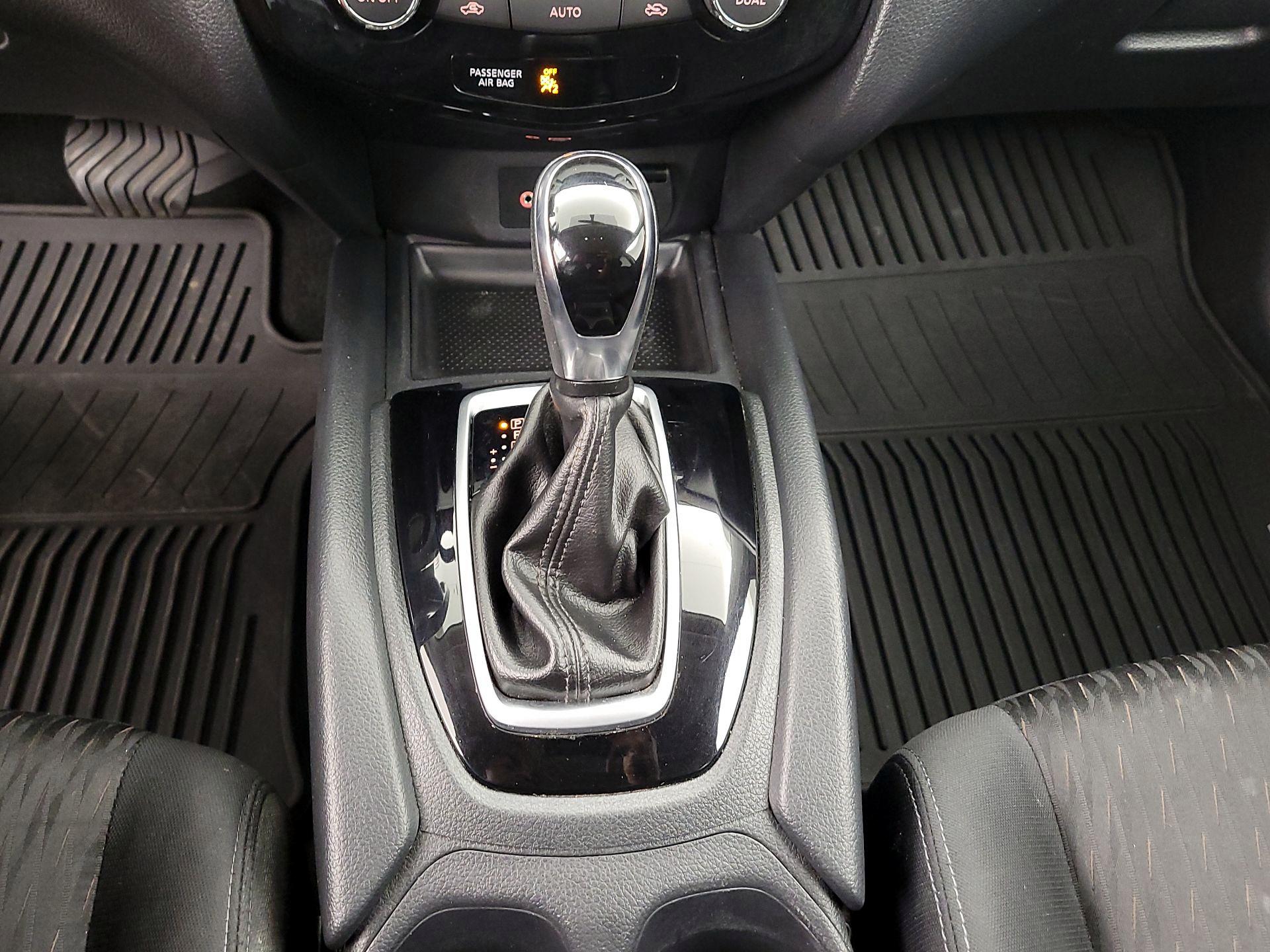 Thumbnail: 2018 Nissan Rogue - 18