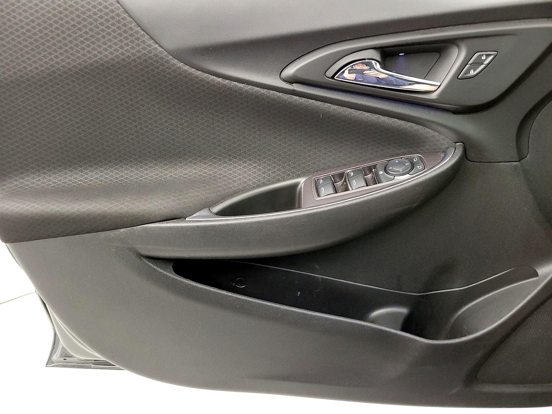 Thumbnail: 2018 Chevrolet Malibu - 12