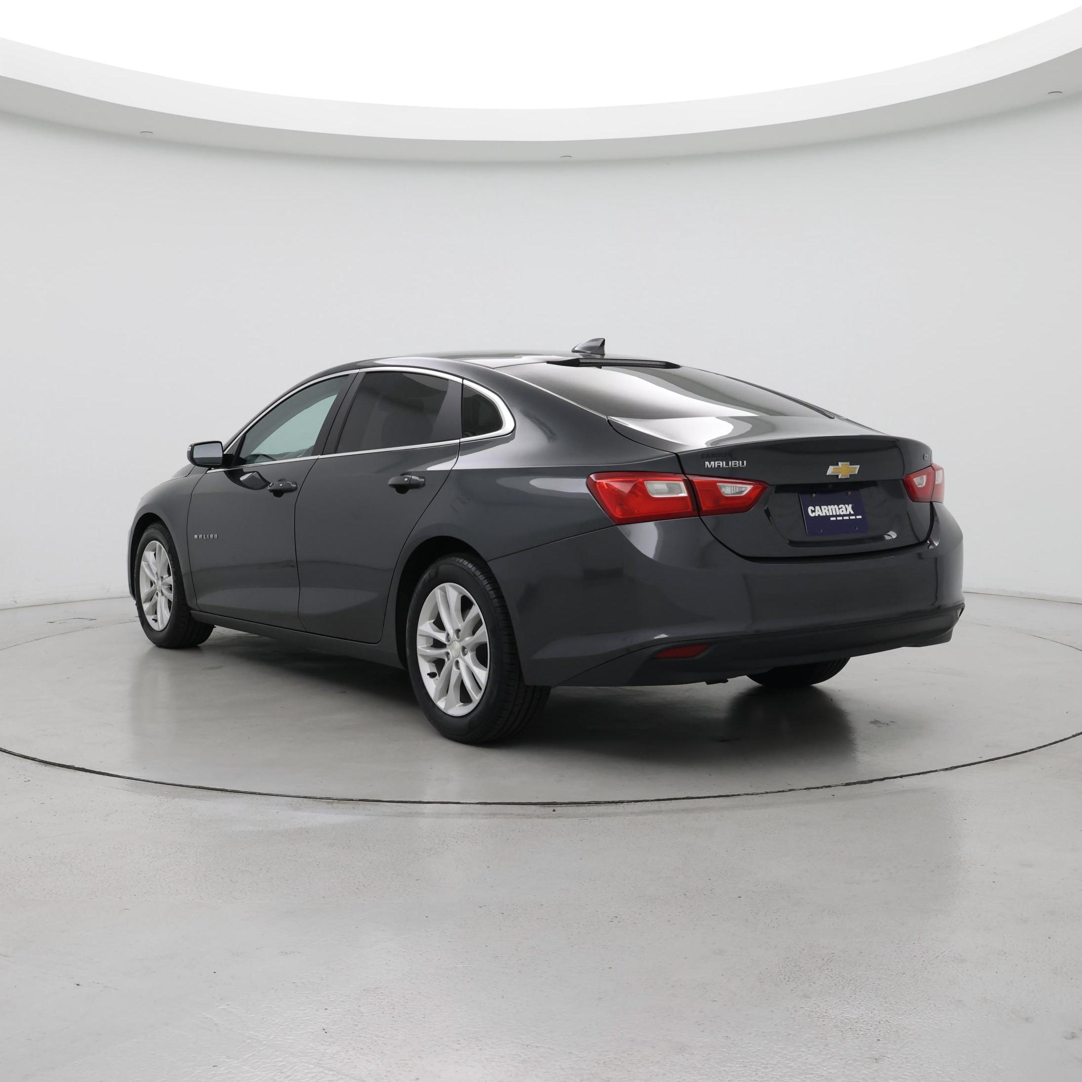 Thumbnail: 2018 Chevrolet Malibu - 2