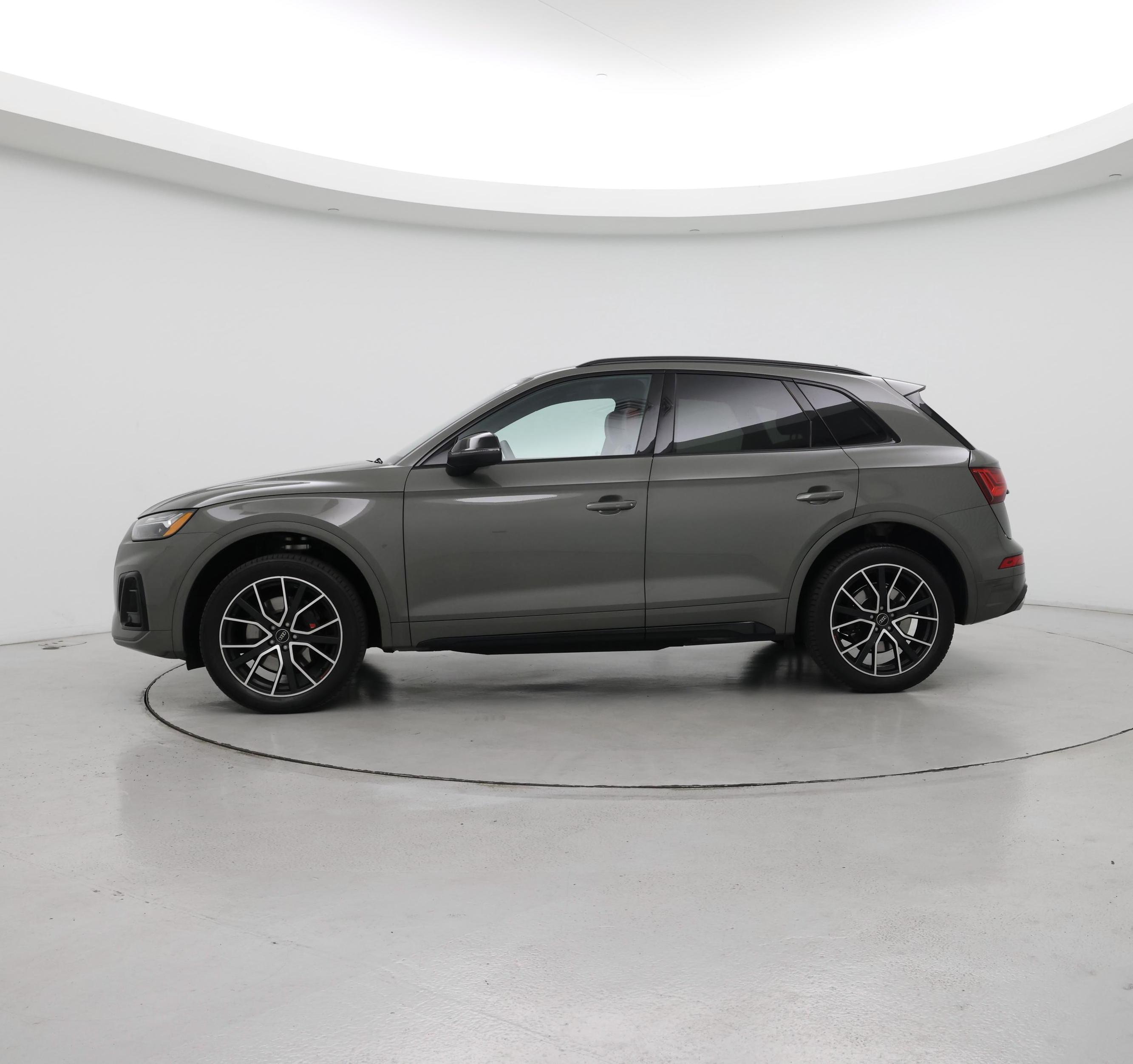 Thumbnail: 2023 Audi SQ5 - 3