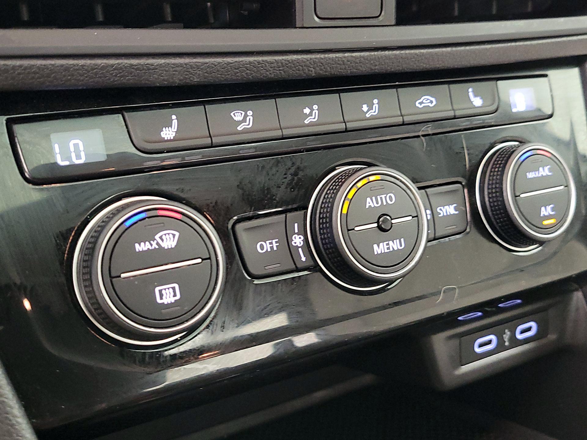 Thumbnail: 2021 Volkswagen Jetta - 16