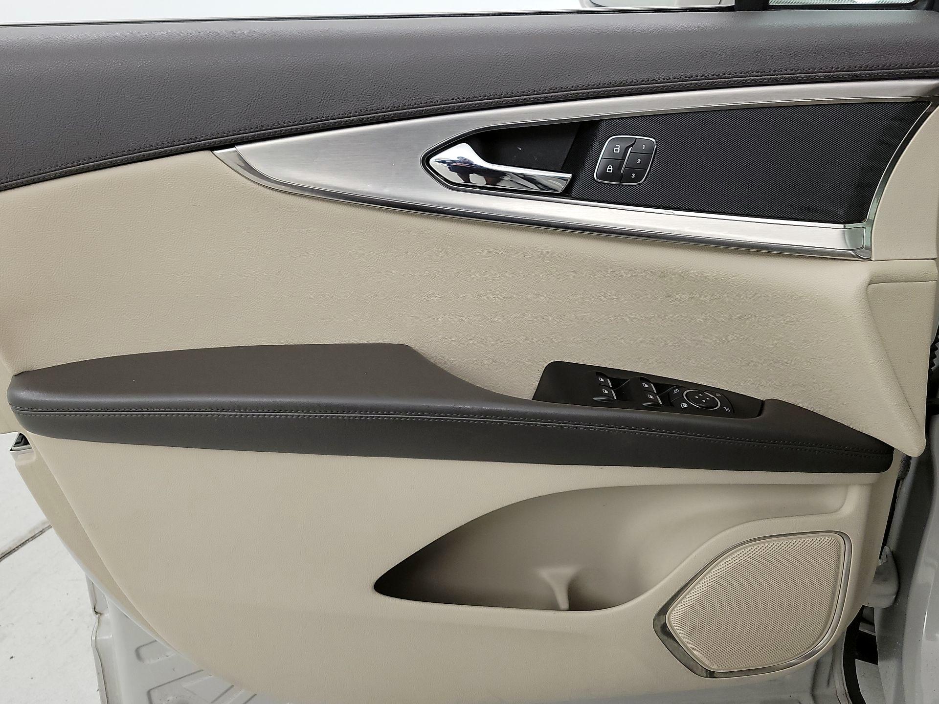 Thumbnail: 2020 Lincoln Nautilus - 12