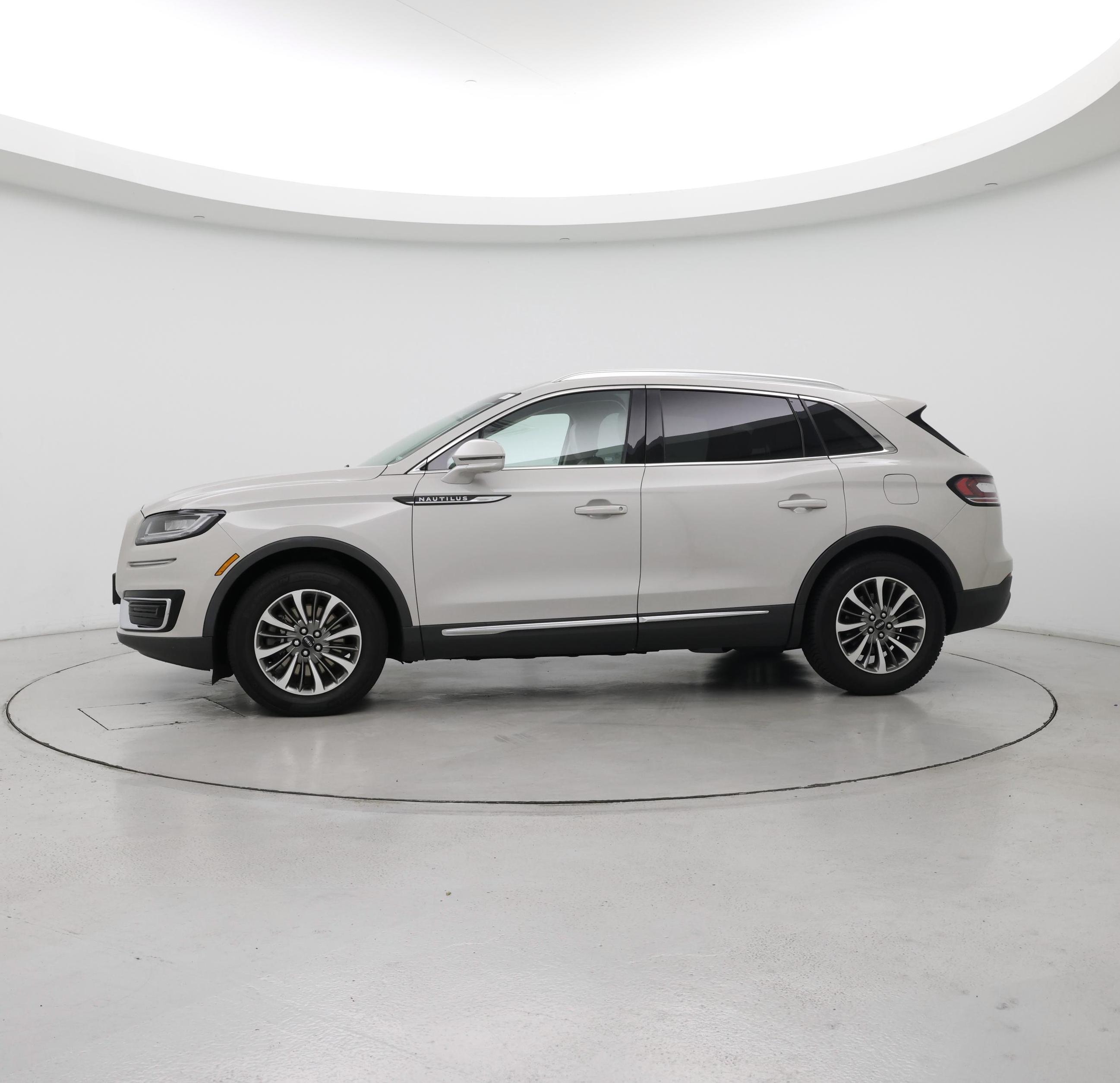 Thumbnail: 2020 Lincoln Nautilus - 3