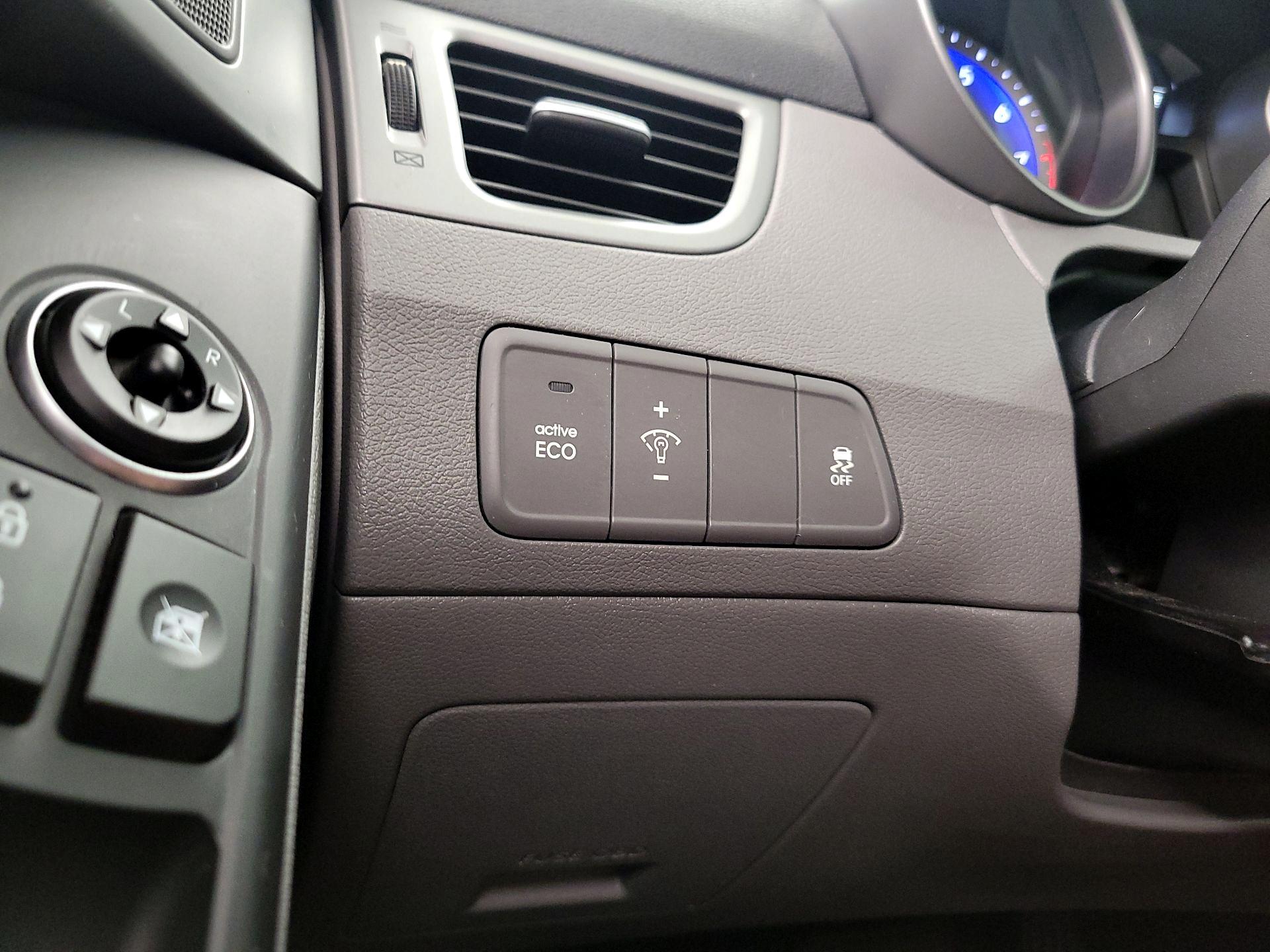 Thumbnail: 2015 Hyundai Elantra - 13