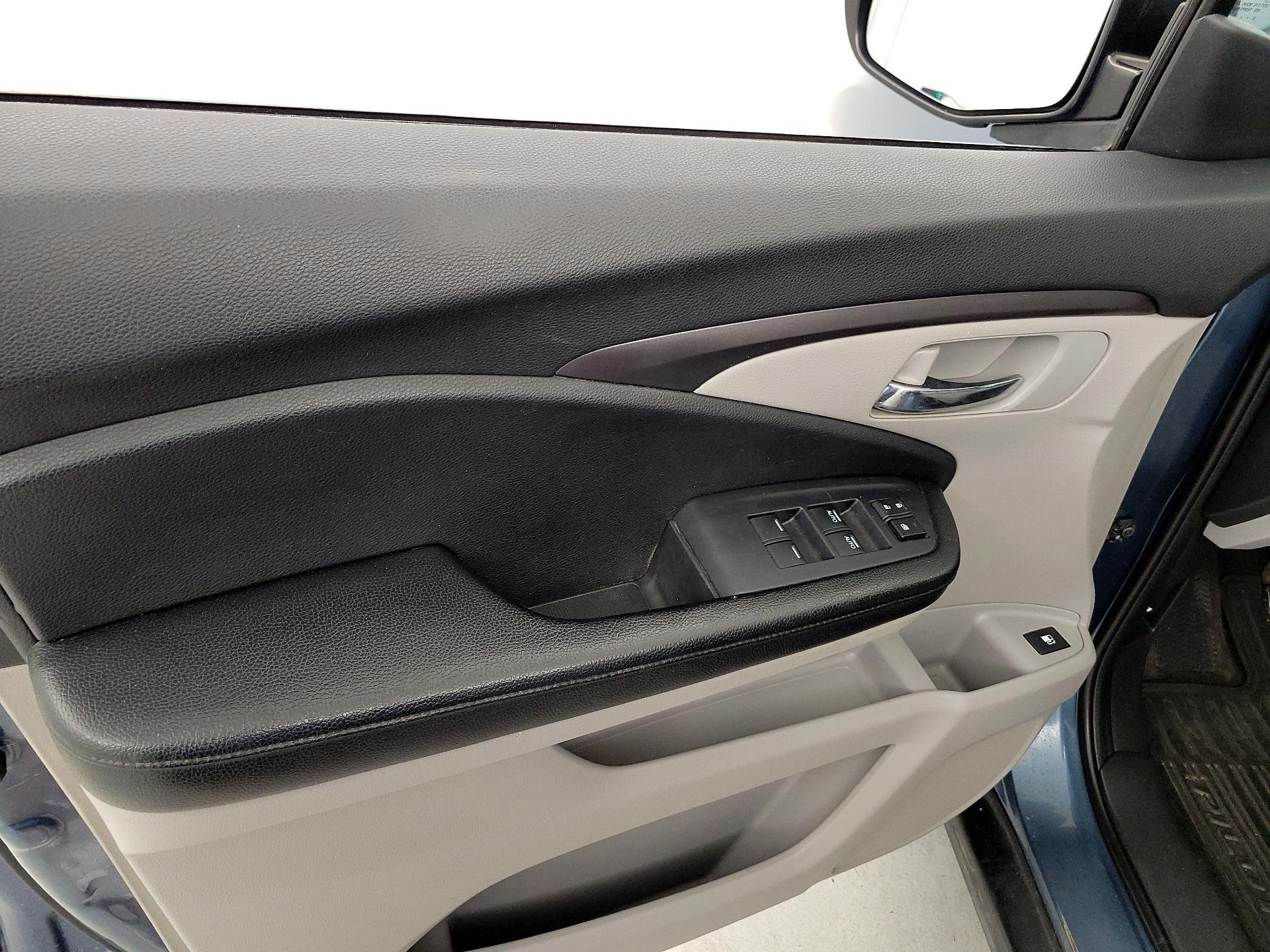 Thumbnail: 2016 Honda Pilot - 12