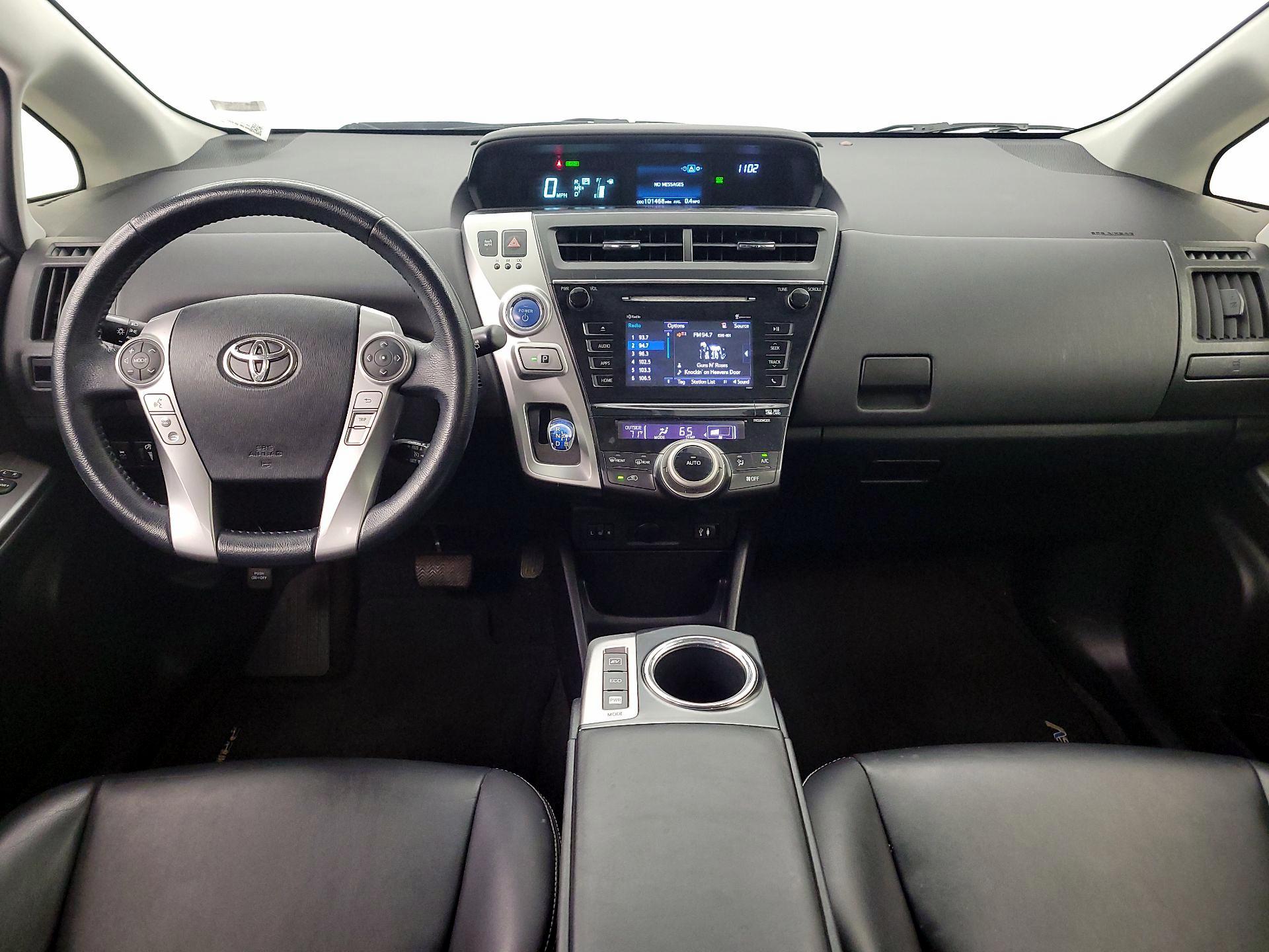 Thumbnail: 2015 Toyota Prius v - 9