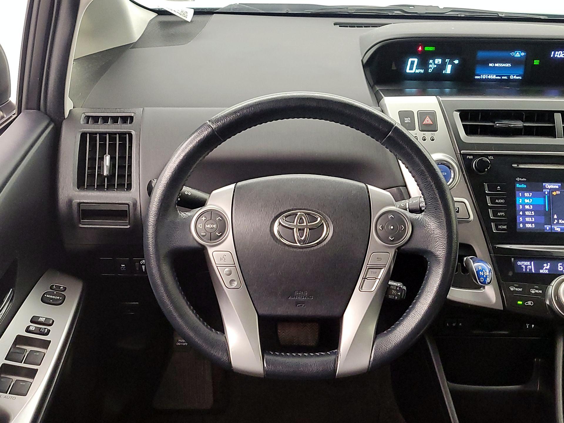 Thumbnail: 2015 Toyota Prius v - 10