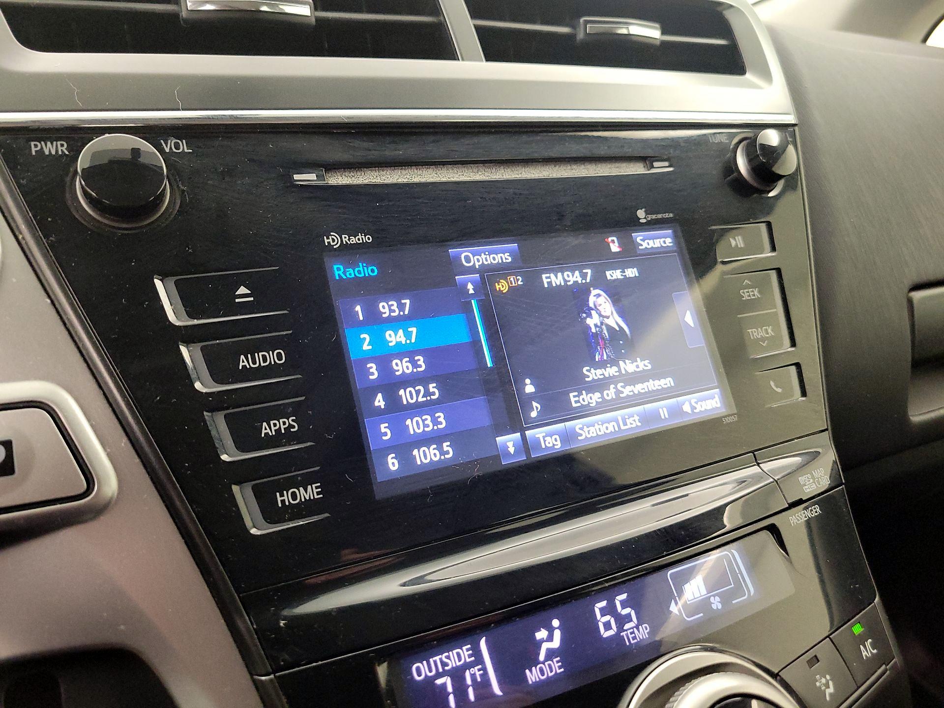 Thumbnail: 2015 Toyota Prius v - 16