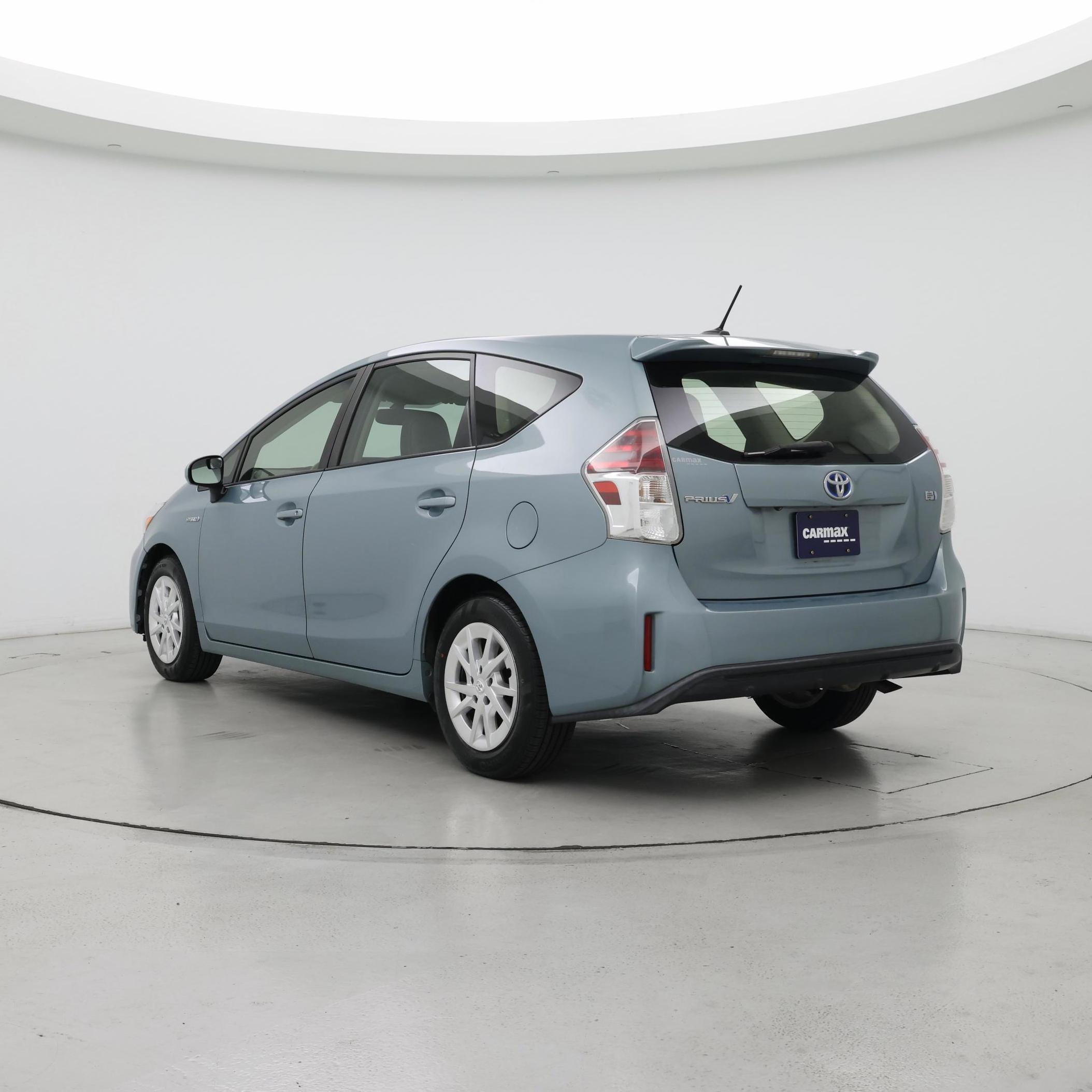 Thumbnail: 2015 Toyota Prius v - 2